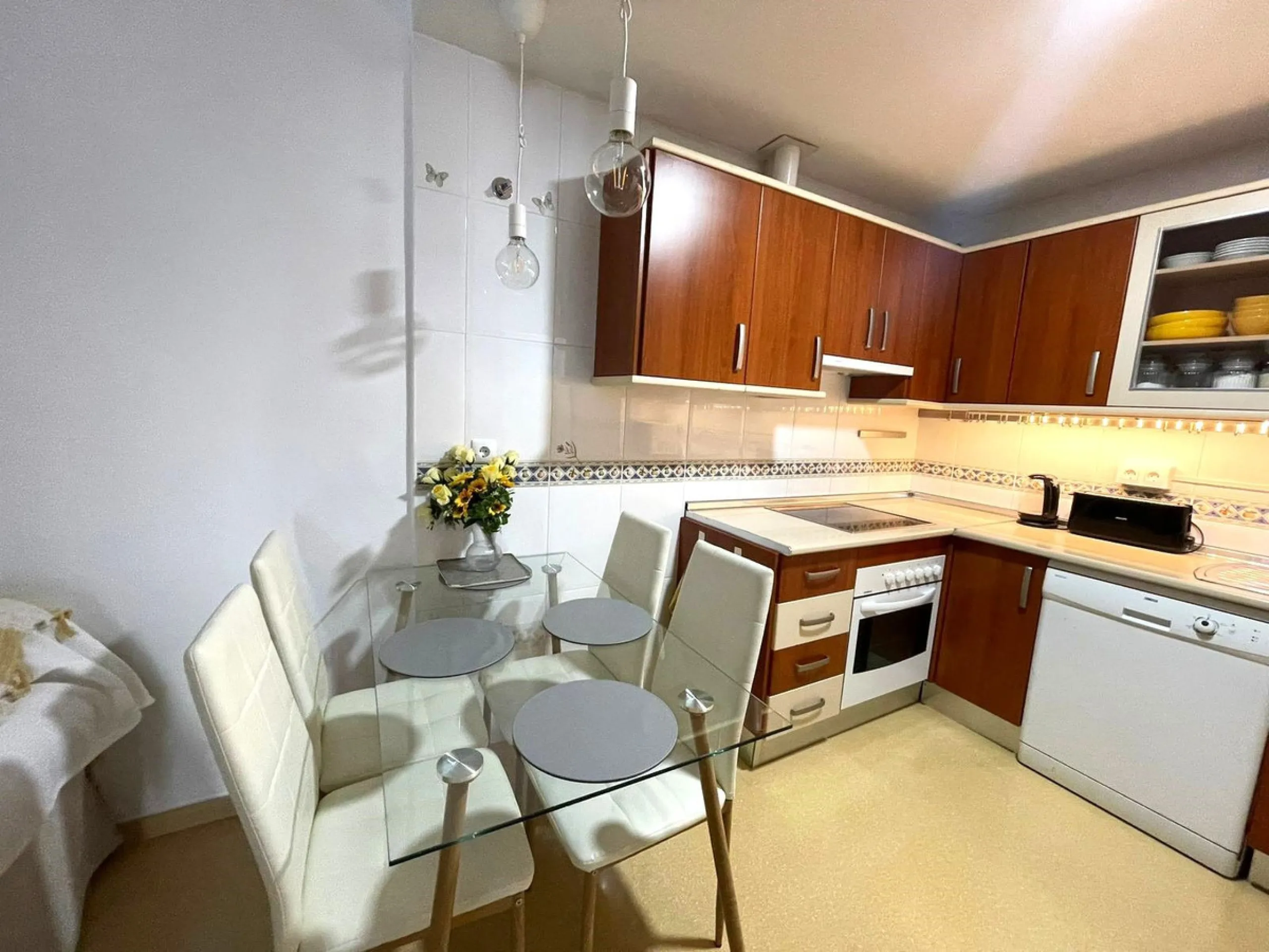 3-Bedroom Apartment in the Heart of Sabinillas with VALID TOURIST RENTAL LICENSE – 100 Metres from the Beach
