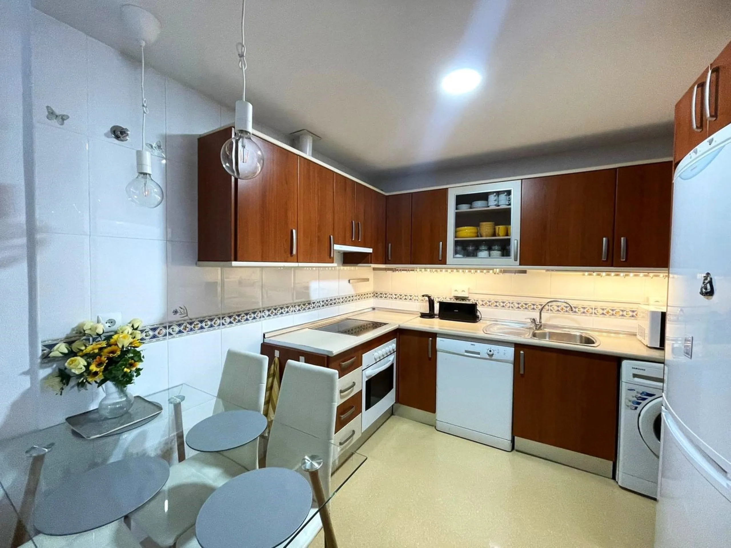 3-Bedroom Apartment in the Heart of Sabinillas with VALID TOURIST RENTAL LICENSE – 100 Metres from the Beach