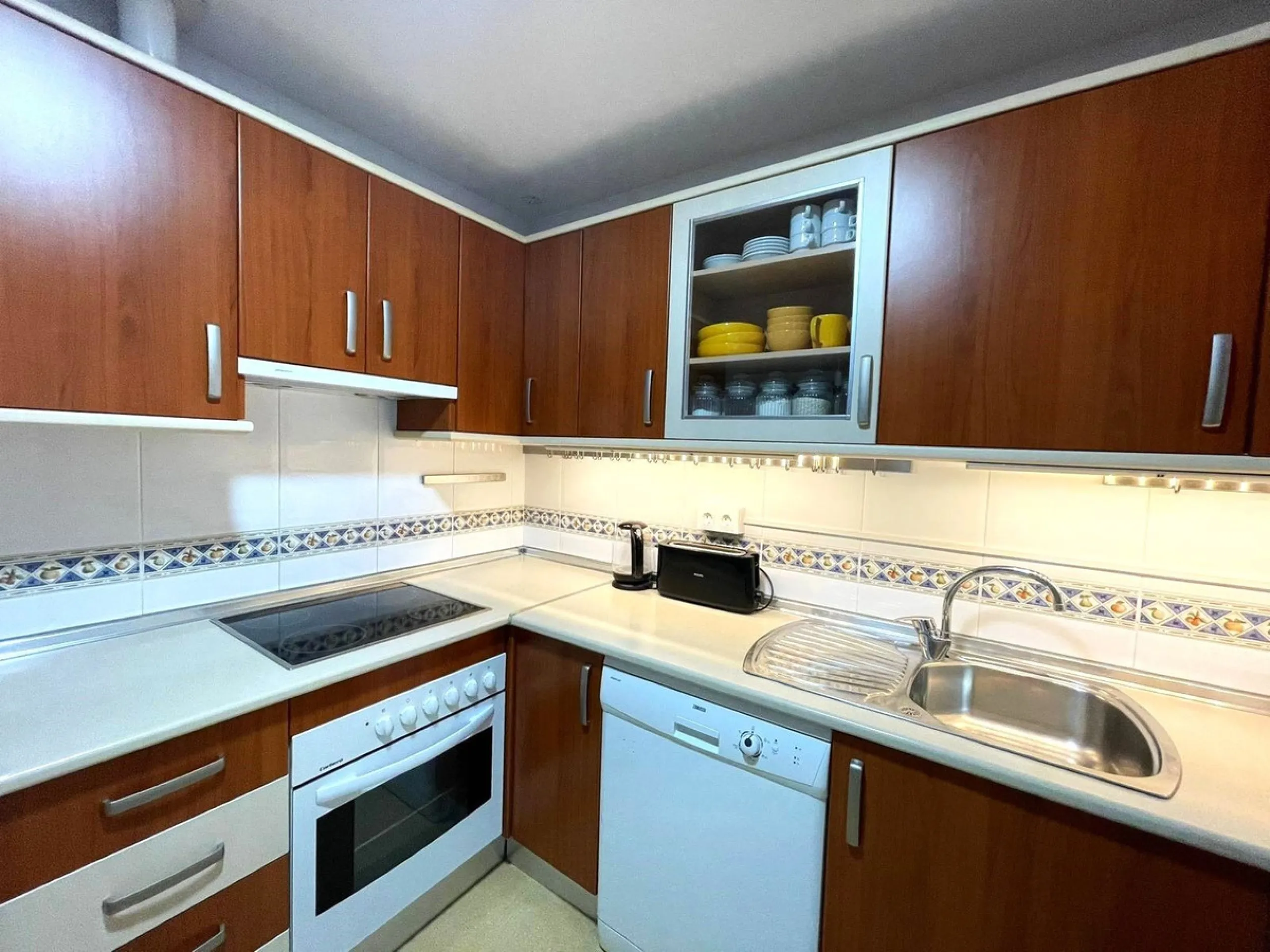 3-Bedroom Apartment in the Heart of Sabinillas with VALID TOURIST RENTAL LICENSE – 100 Metres from the Beach