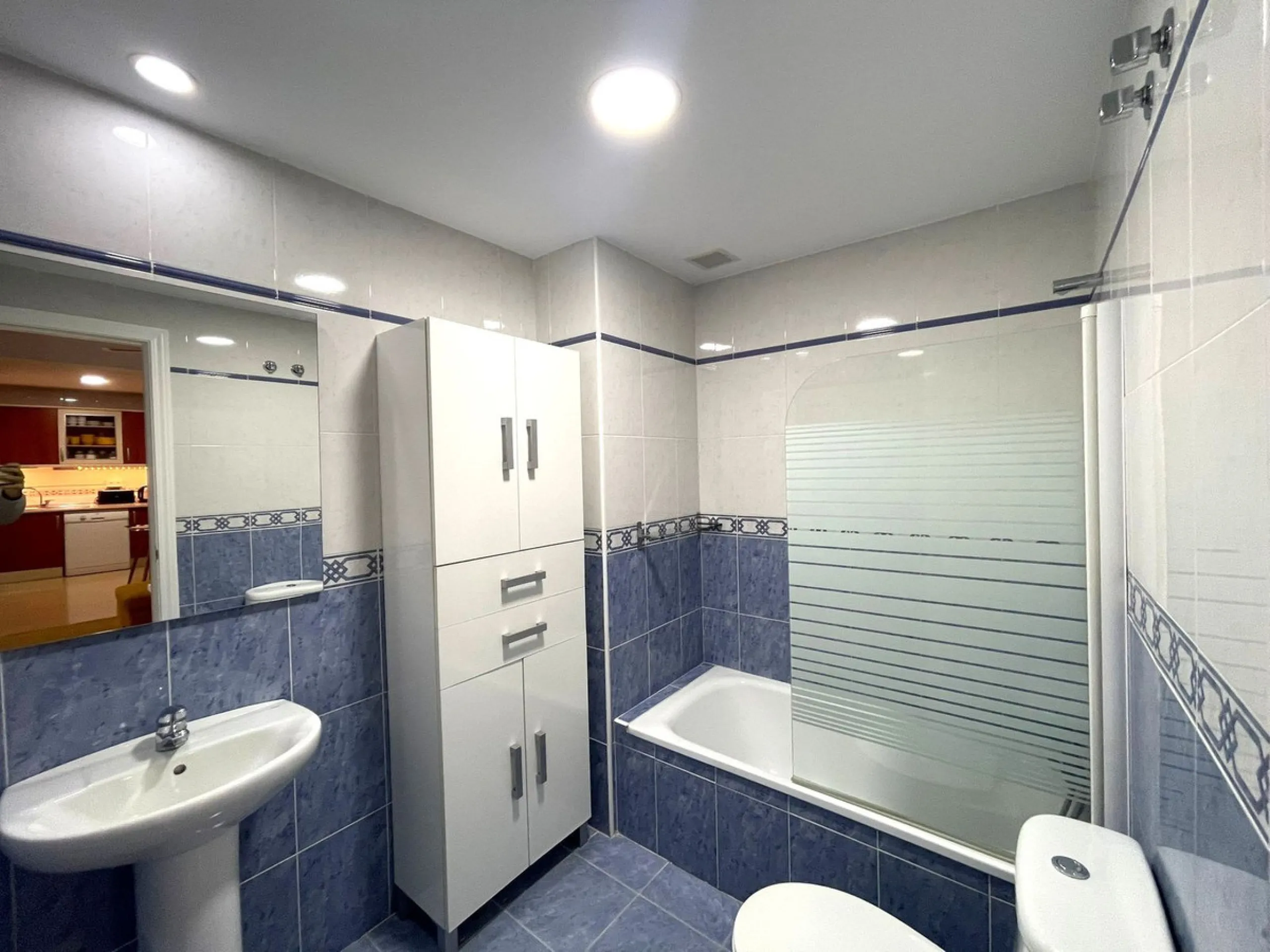 3-Bedroom Apartment in the Heart of Sabinillas with VALID TOURIST RENTAL LICENSE – 100 Metres from the Beach