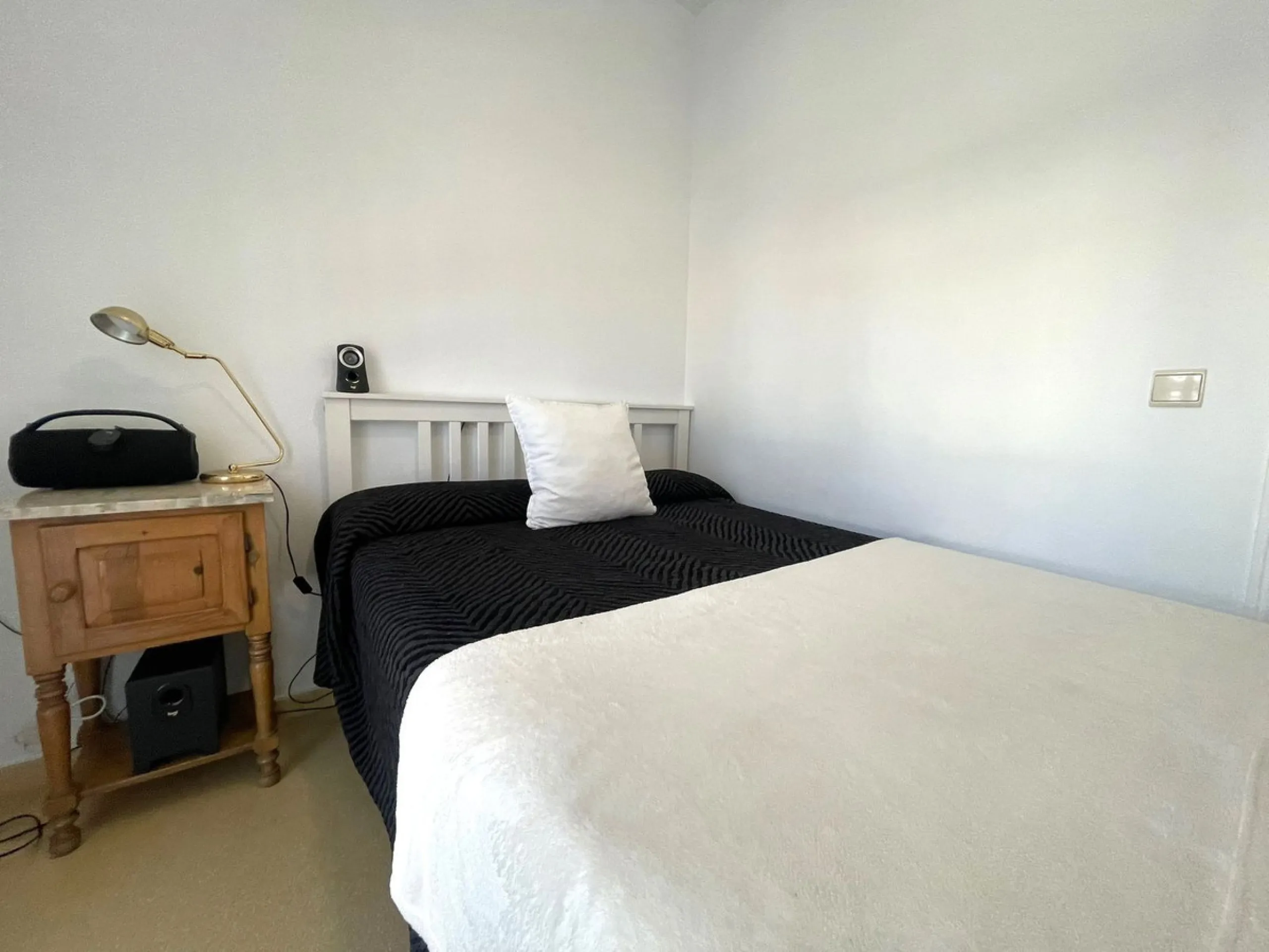 3-Bedroom Apartment in the Heart of Sabinillas with VALID TOURIST RENTAL LICENSE – 100 Metres from the Beach