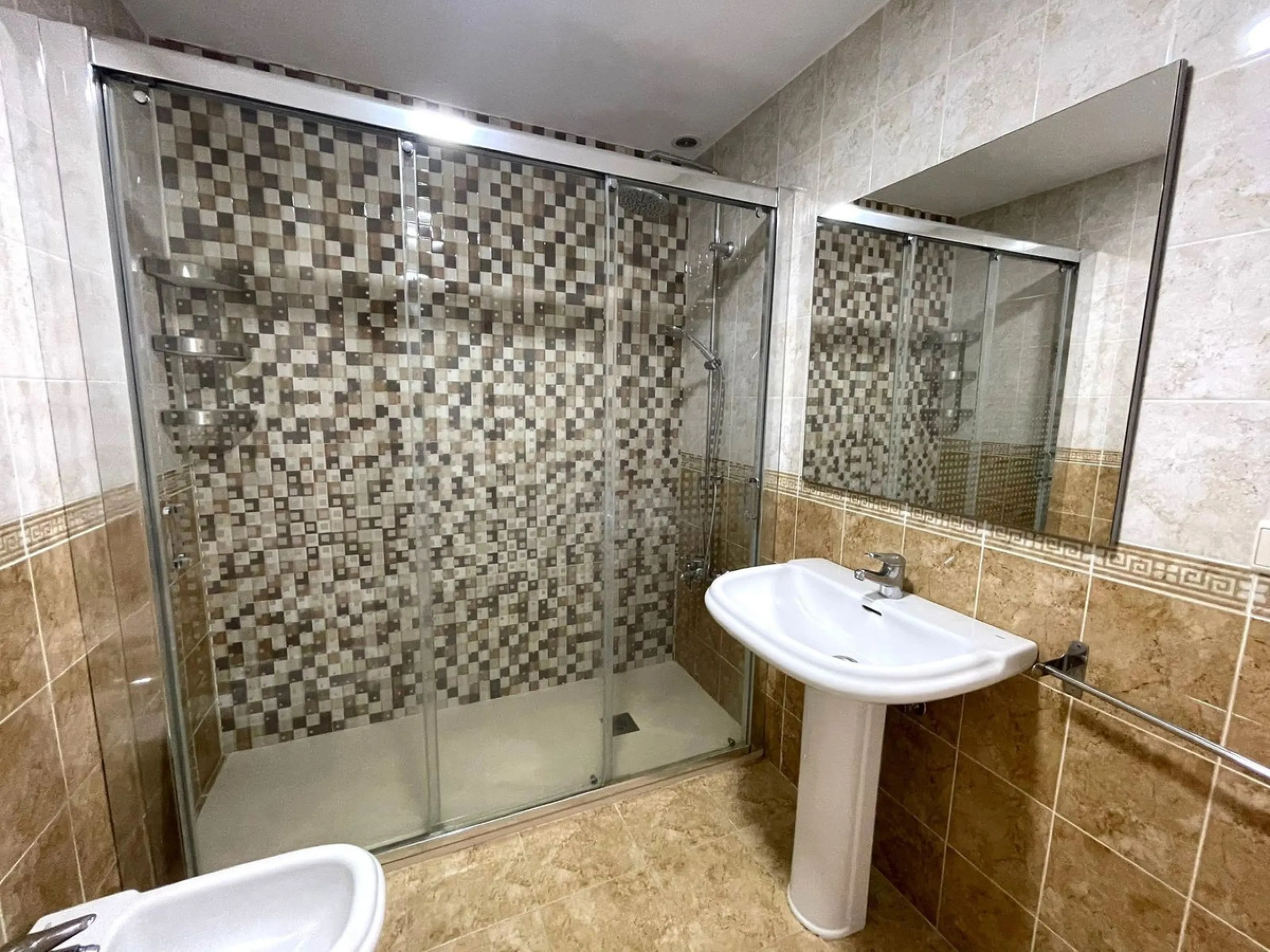 3-Bedroom Apartment in the Heart of Sabinillas with VALID TOURIST RENTAL LICENSE – 100 Metres from the Beach