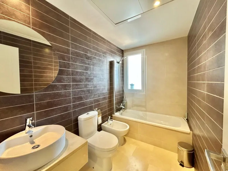 Amazing Value - Frontline Golf, Sea View Apartment in Estepona - with Tourist License!!