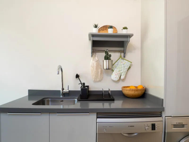 A beautifully furnished 2 bedroom apartment in Hoyo 19 which is located in the wonderful and exclusive development of Los Flamingos Golf Resort Resort in Benahavis. The apartment has hot and cold air conditioning, marble floors, master bedroom with en sui