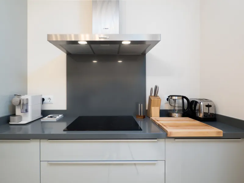A beautifully furnished 2 bedroom apartment in Hoyo 19 which is located in the wonderful and exclusive development of Los Flamingos Golf Resort Resort in Benahavis. The apartment has hot and cold air conditioning, marble floors, master bedroom with en sui