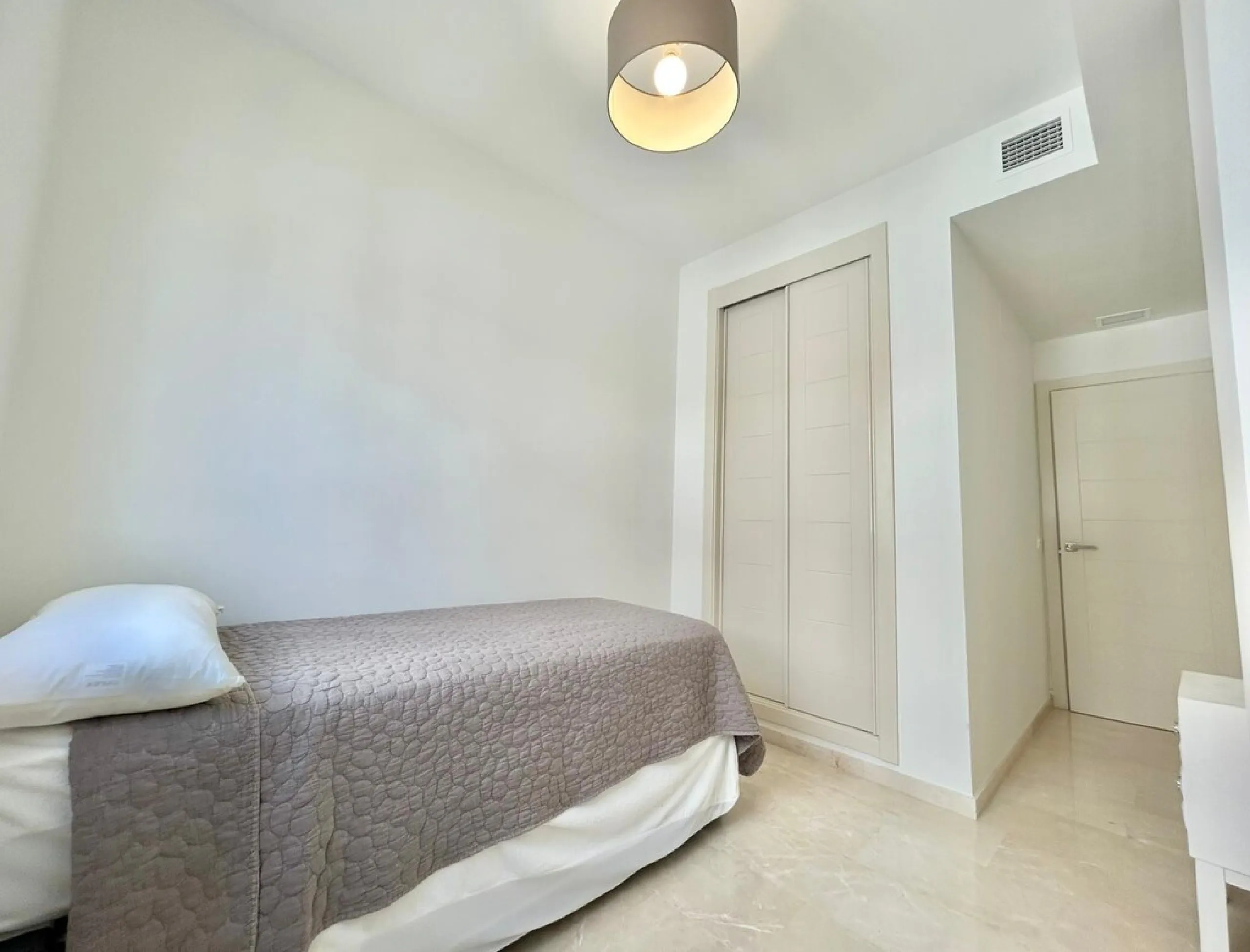 Amazing Value - Frontline Golf, Sea View Apartment in Estepona - with Tourist License!!