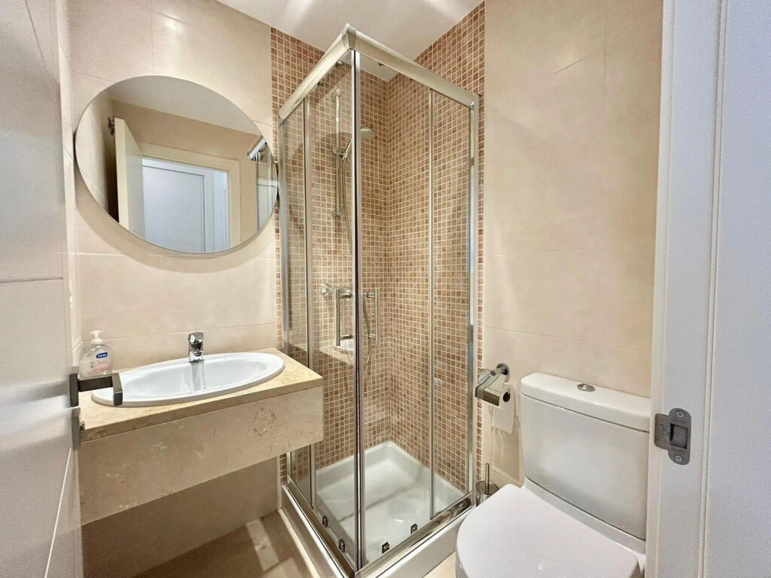 Amazing Value - Frontline Golf, Sea View Apartment in Estepona - with Tourist License!!