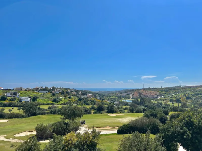Amazing Value - Frontline Golf, Sea View Apartment in Estepona - with Tourist License!!