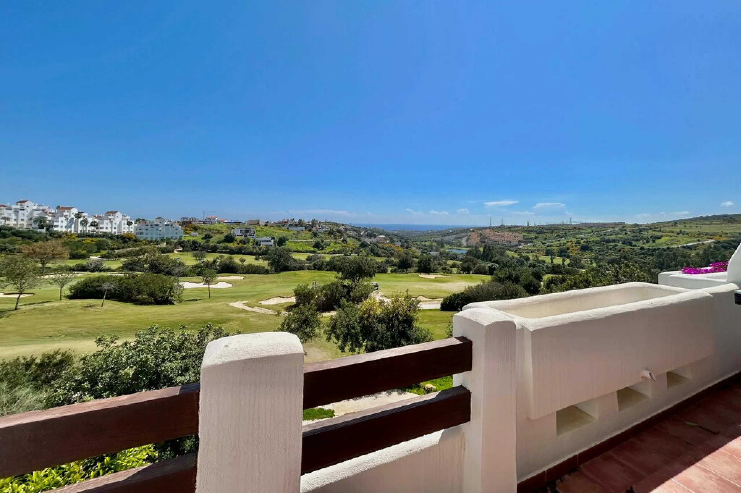 Amazing Value - Frontline Golf, Sea View Apartment in Estepona - with Tourist License!!