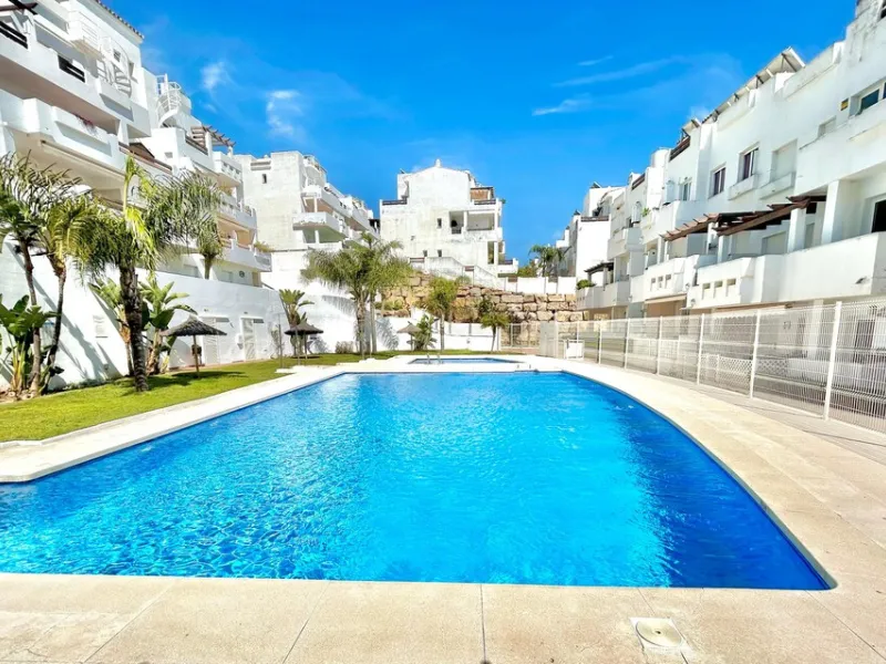 Amazing Value - Frontline Golf, Sea View Apartment in Estepona - with Tourist License!!