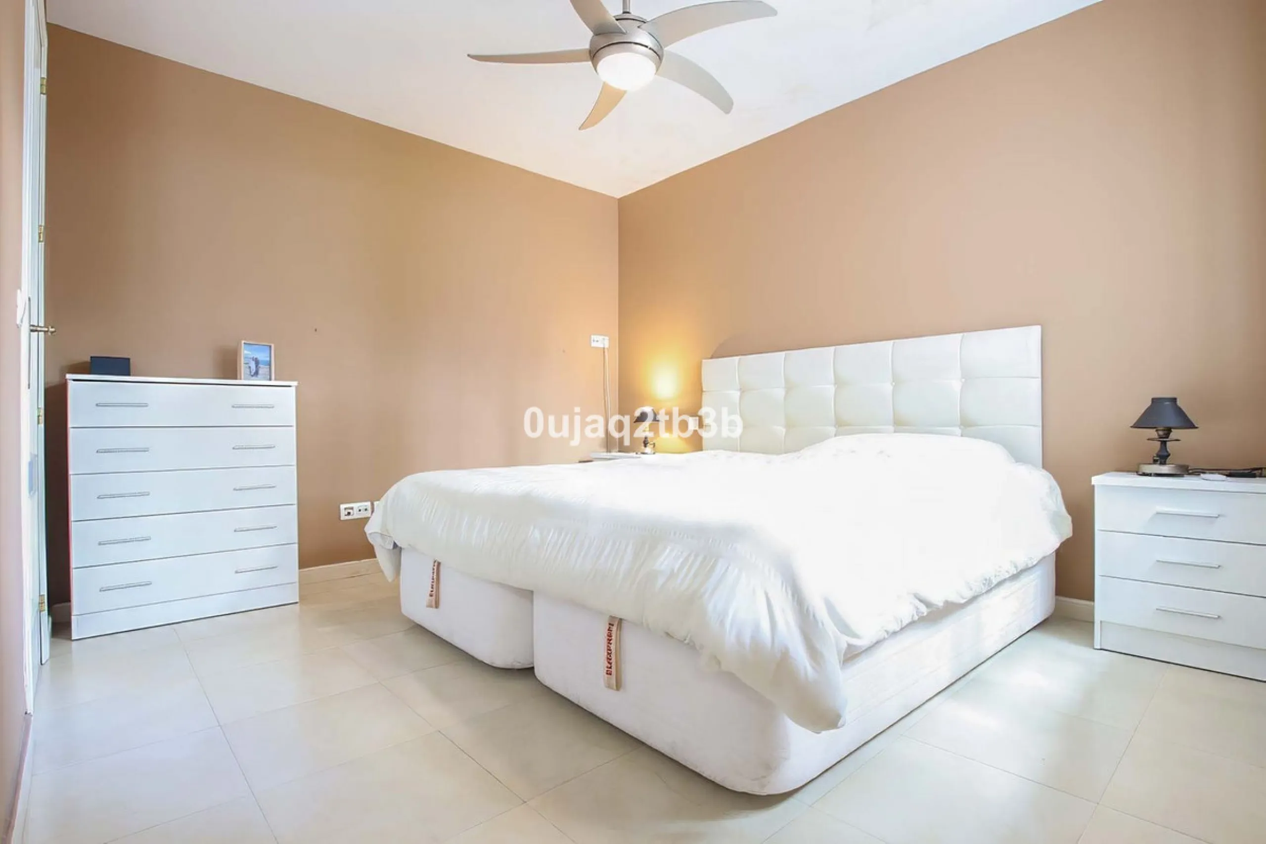 This magnificent property combines an unbeatable location with spacious interiors and a charming covered terrace — perfect for enjoying the Costa del Sol's wonderful climate all year round. Situated in one of the most sought-after areas of Nueva Andalucía