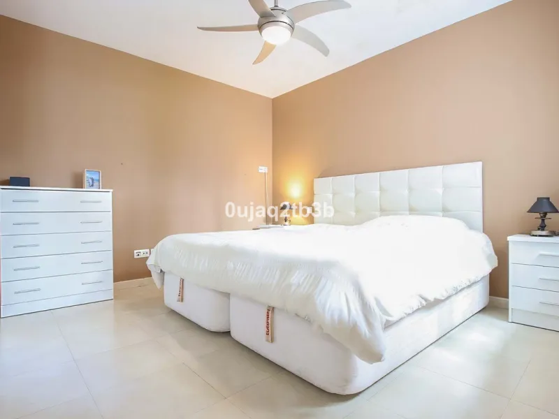 This magnificent property combines an unbeatable location with spacious interiors and a charming covered terrace — perfect for enjoying the Costa del Sol's wonderful climate all year round. Situated in one of the most sought-after areas of Nueva Andalucía