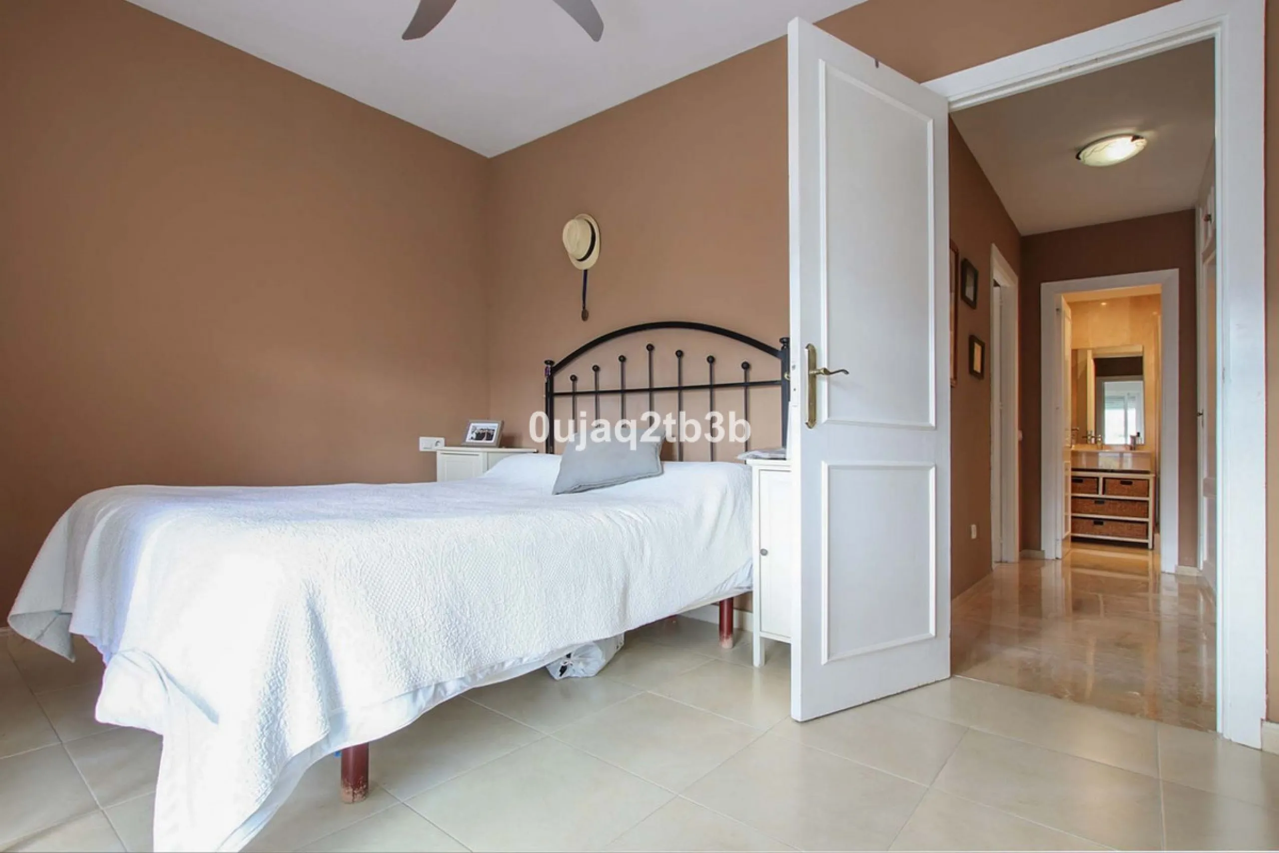 This magnificent property combines an unbeatable location with spacious interiors and a charming covered terrace — perfect for enjoying the Costa del Sol's wonderful climate all year round. Situated in one of the most sought-after areas of Nueva Andalucía