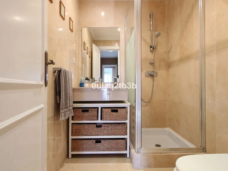 This magnificent property combines an unbeatable location with spacious interiors and a charming covered terrace — perfect for enjoying the Costa del Sol's wonderful climate all year round. Situated in one of the most sought-after areas of Nueva Andalucía