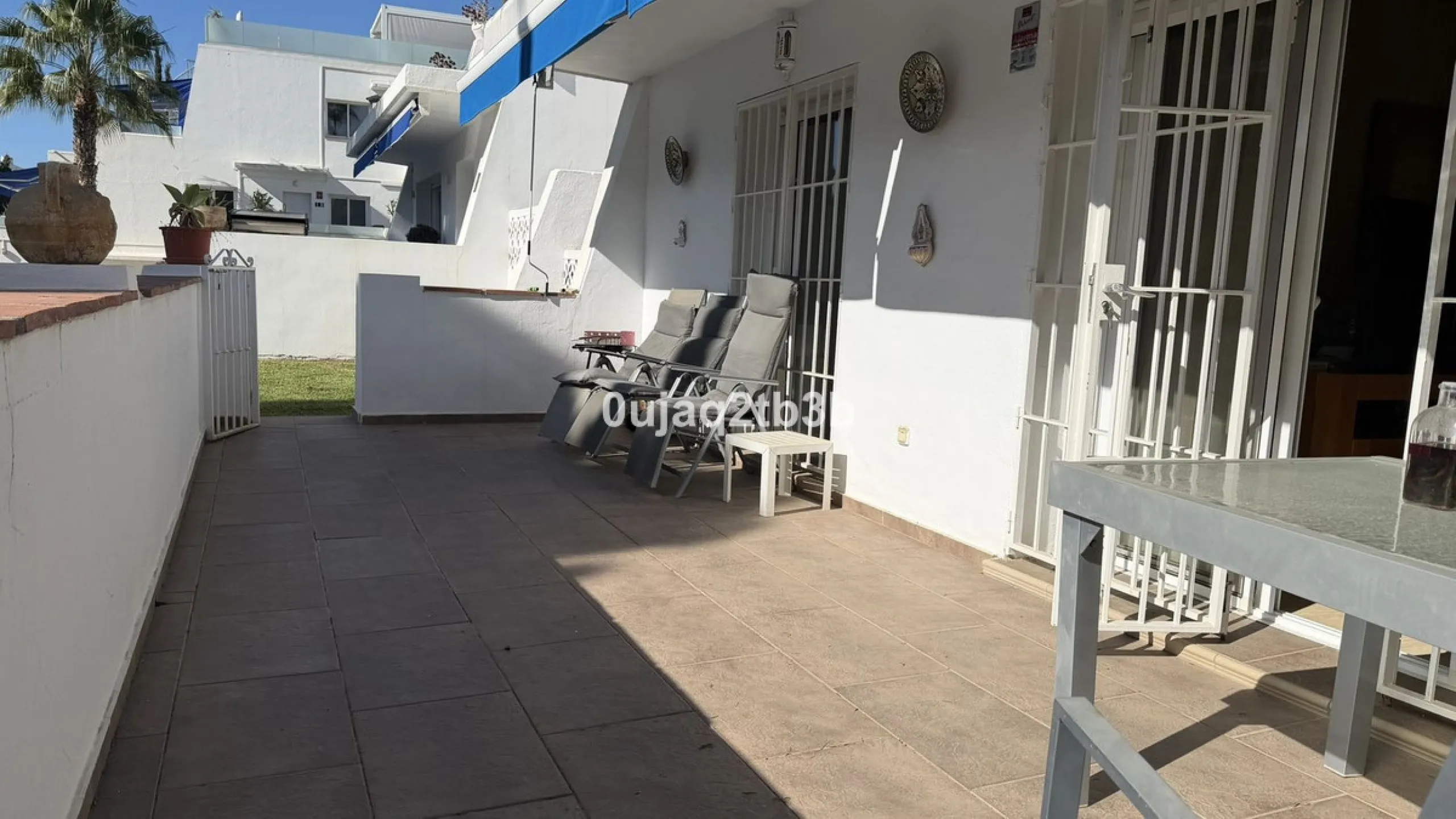 This magnificent property combines an unbeatable location with spacious interiors and a charming covered terrace — perfect for enjoying the Costa del Sol's wonderful climate all year round. Situated in one of the most sought-after areas of Nueva Andalucía