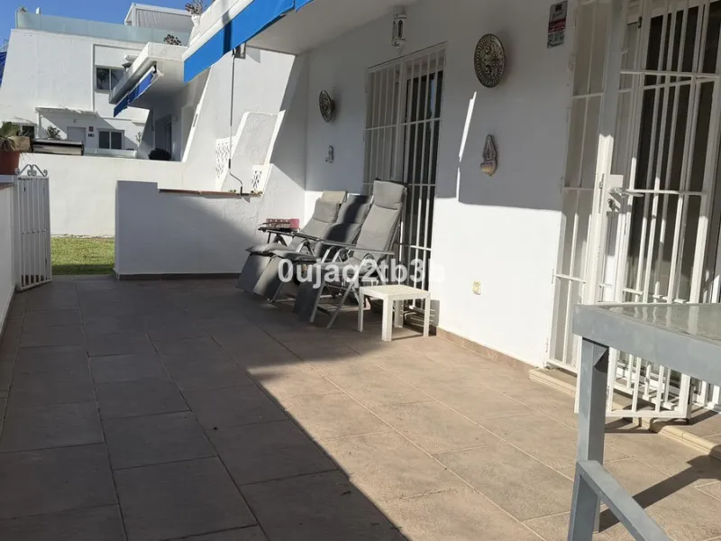 This magnificent property combines an unbeatable location with spacious interiors and a charming covered terrace — perfect for enjoying the Costa del Sol's wonderful climate all year round. Situated in one of the most sought-after areas of Nueva Andalucía