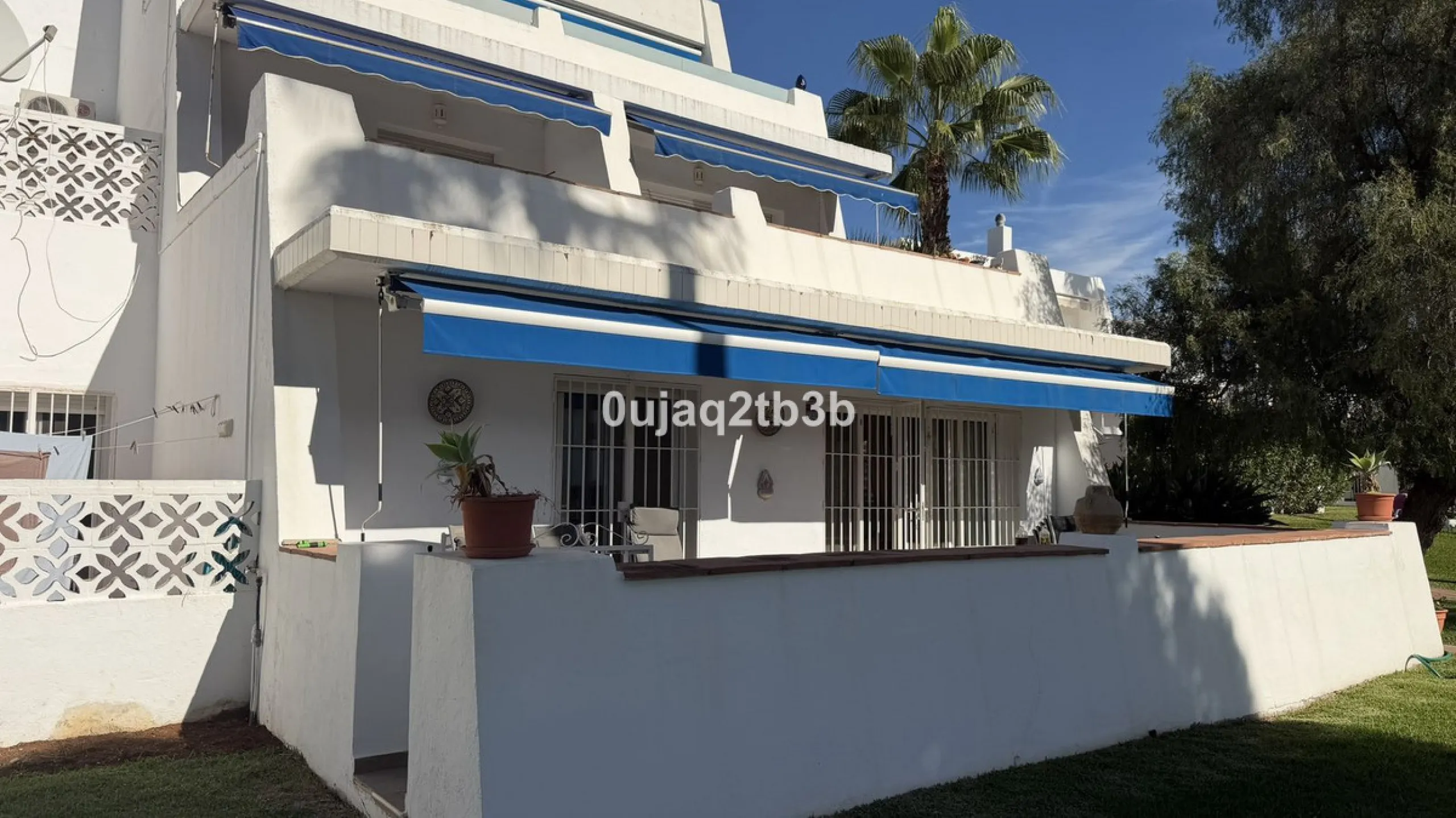 This magnificent property combines an unbeatable location with spacious interiors and a charming covered terrace — perfect for enjoying the Costa del Sol's wonderful climate all year round. Situated in one of the most sought-after areas of Nueva Andalucía