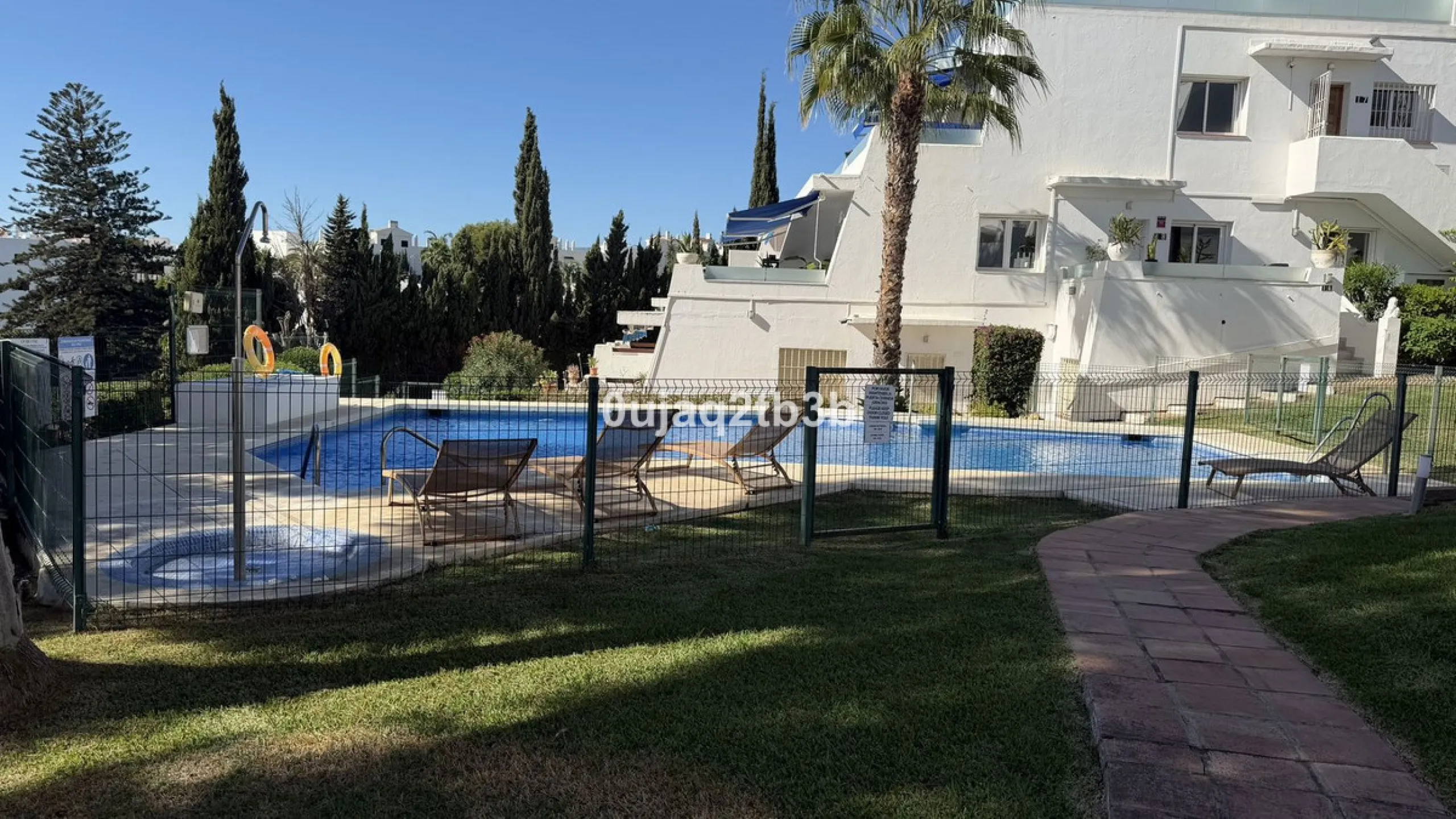 This magnificent property combines an unbeatable location with spacious interiors and a charming covered terrace — perfect for enjoying the Costa del Sol's wonderful climate all year round. Situated in one of the most sought-after areas of Nueva Andalucía