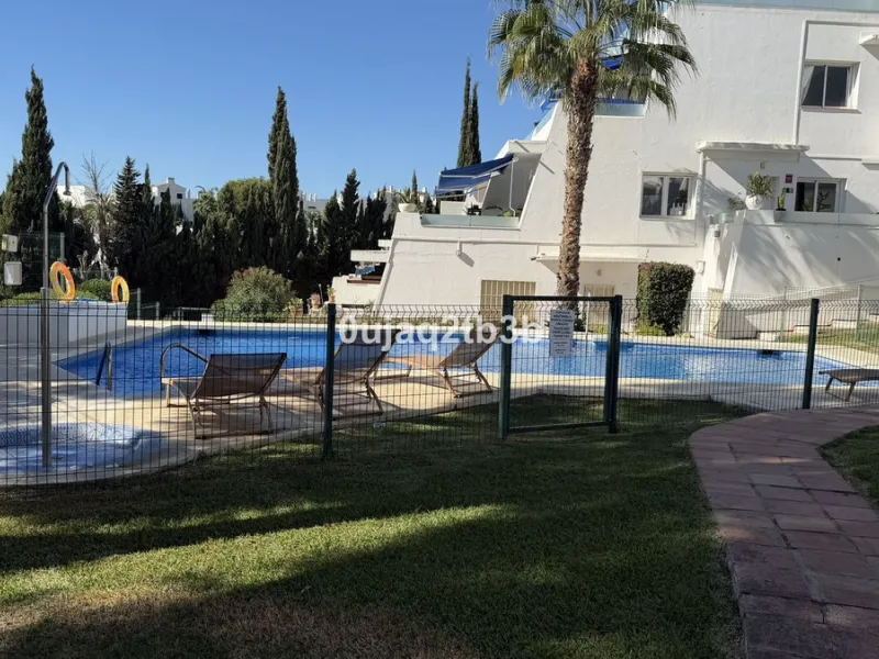 This magnificent property combines an unbeatable location with spacious interiors and a charming covered terrace — perfect for enjoying the Costa del Sol's wonderful climate all year round. Situated in one of the most sought-after areas of Nueva Andalucía