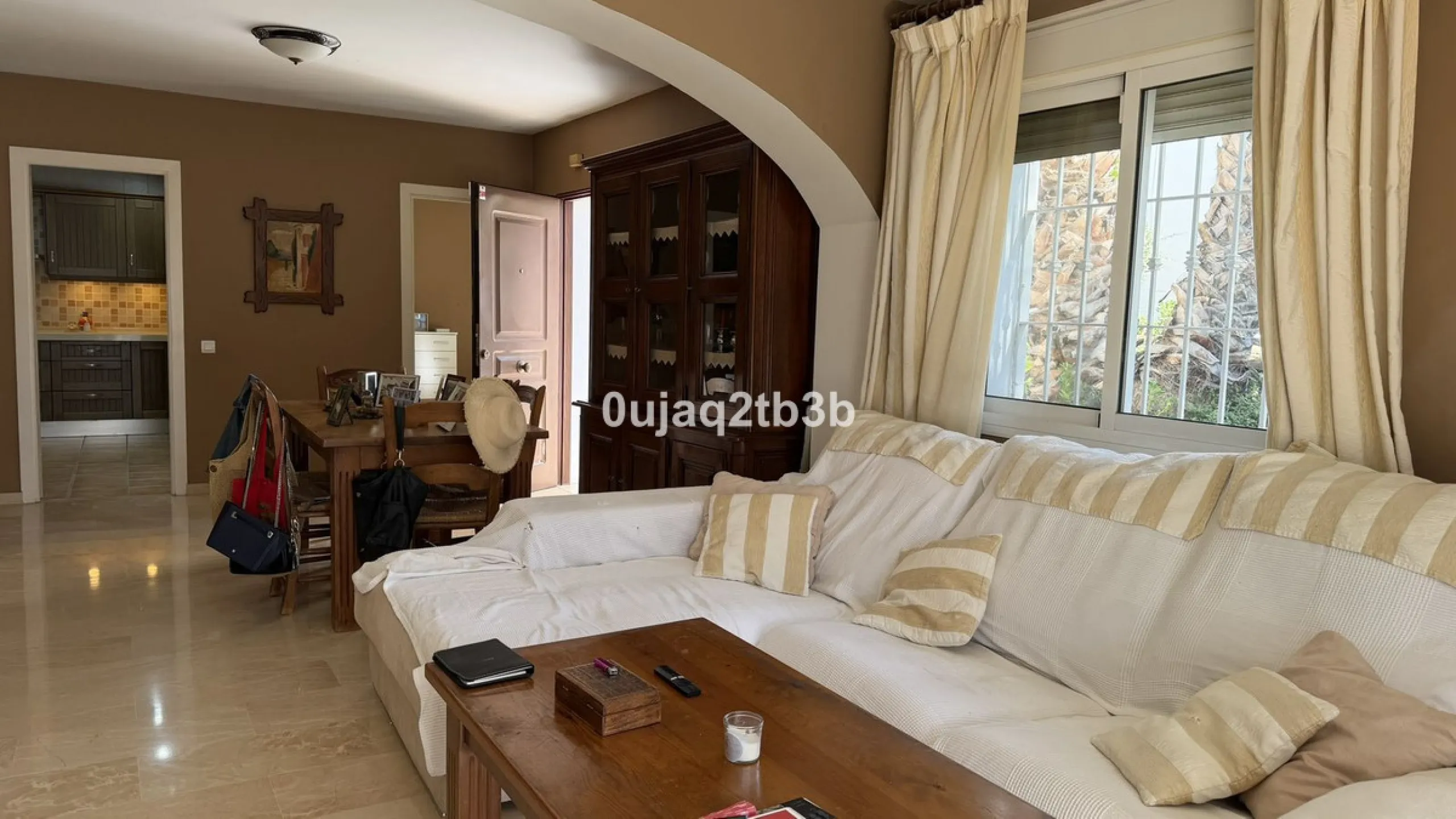 This magnificent property combines an unbeatable location with spacious interiors and a charming covered terrace — perfect for enjoying the Costa del Sol's wonderful climate all year round. Situated in one of the most sought-after areas of Nueva Andalucía