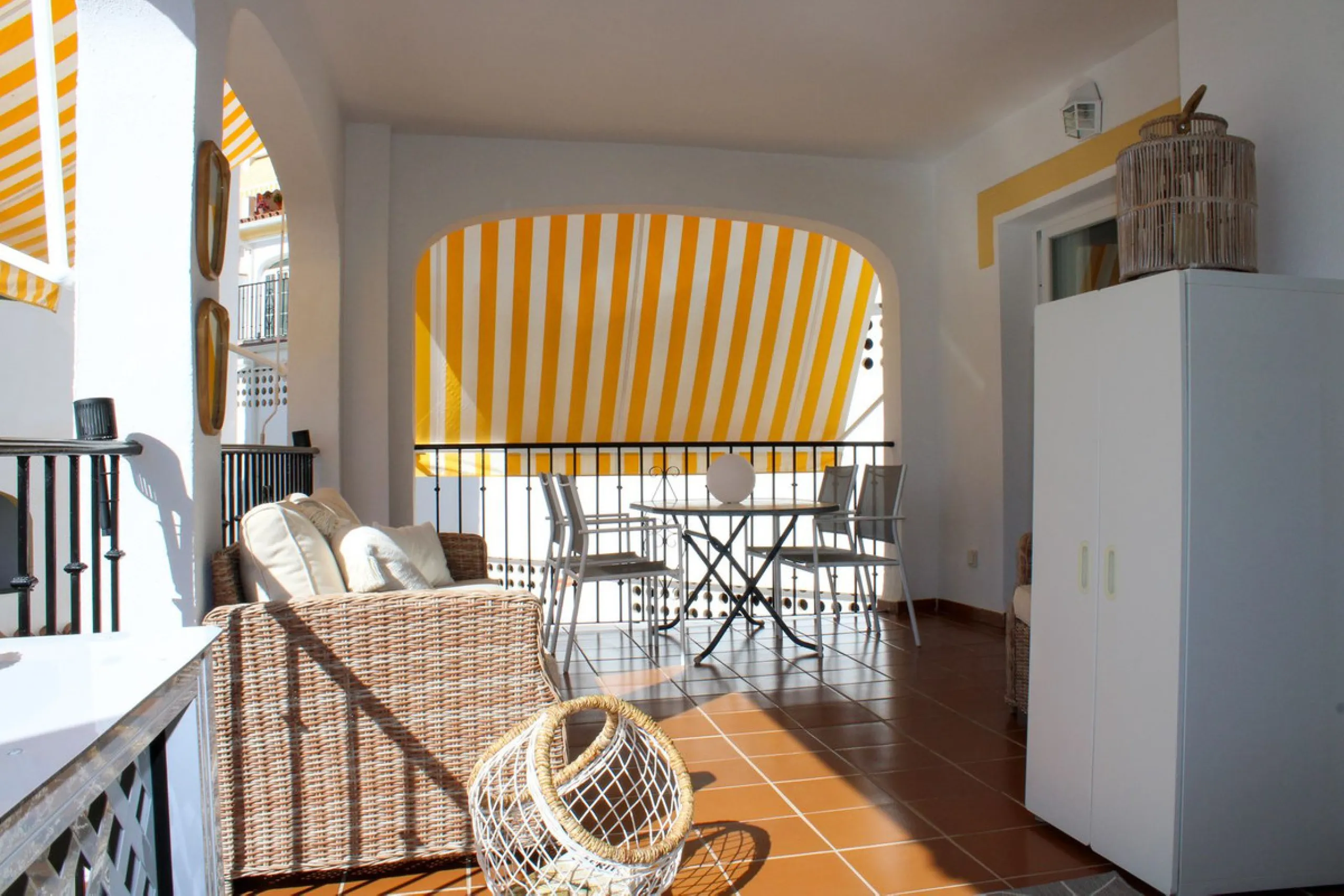 Modern spacious apartment in excellent condition with large terrace in Nerja, only 5 minutes walk to Burriana beach.