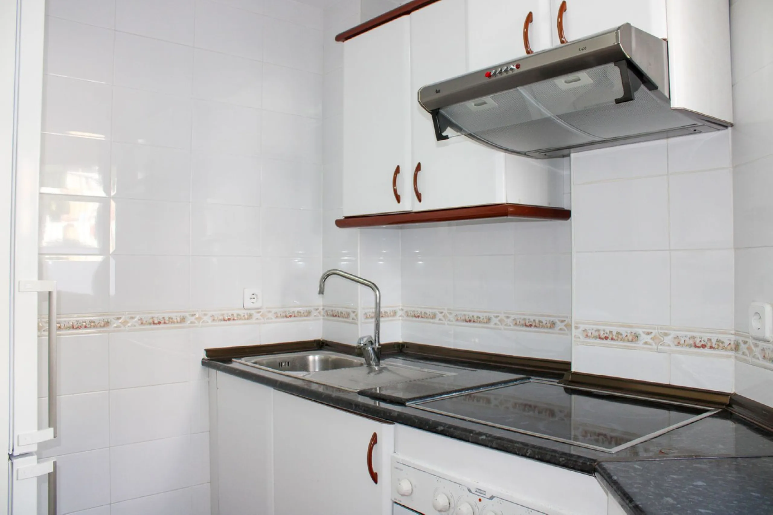 Modern spacious apartment in excellent condition with large terrace in Nerja, only 5 minutes walk to Burriana beach.