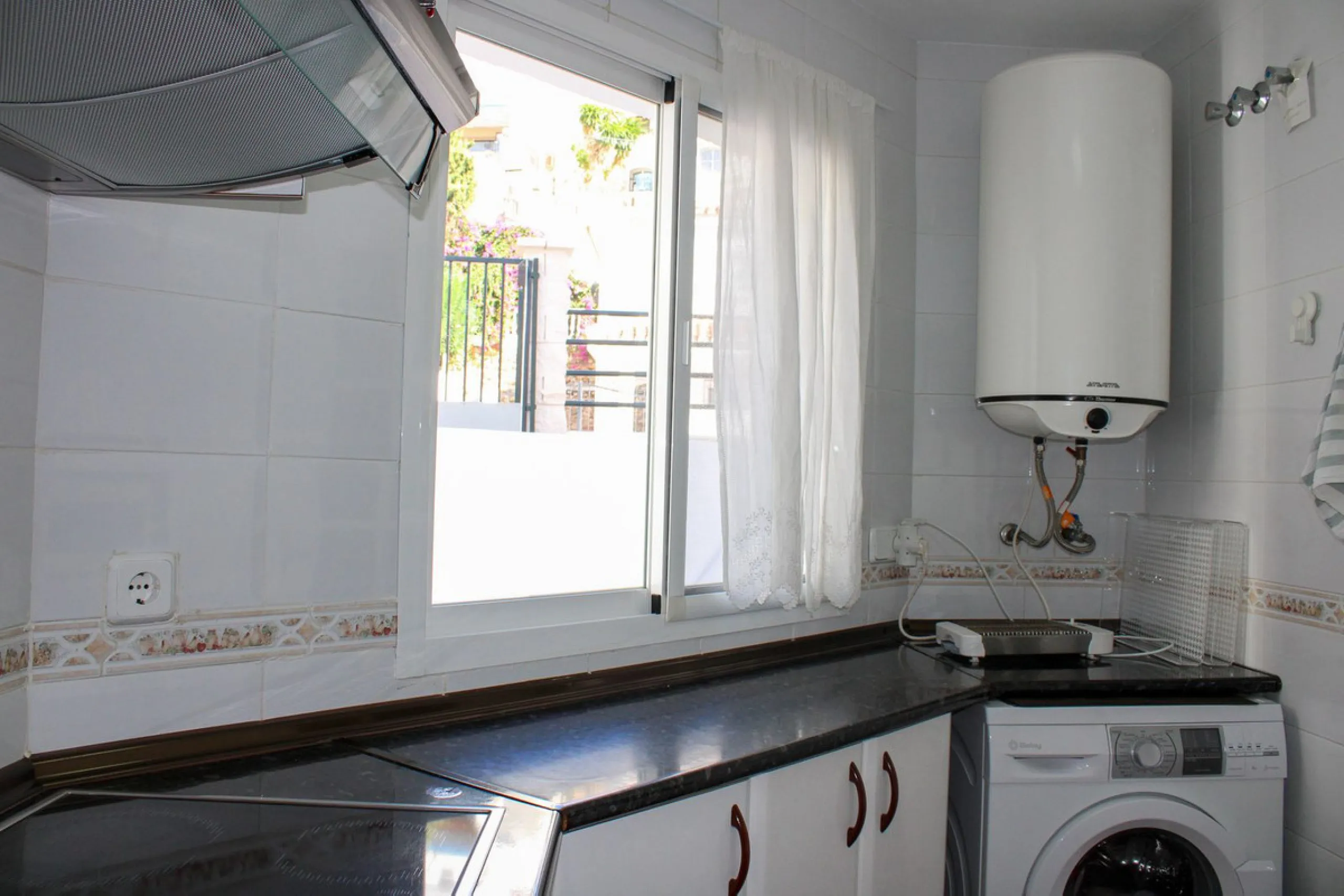 Modern spacious apartment in excellent condition with large terrace in Nerja, only 5 minutes walk to Burriana beach.