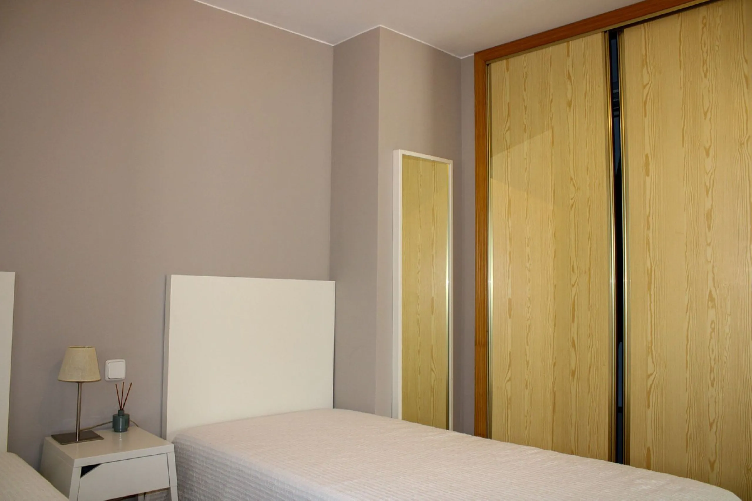 Modern spacious apartment in excellent condition with large terrace in Nerja, only 5 minutes walk to Burriana beach.