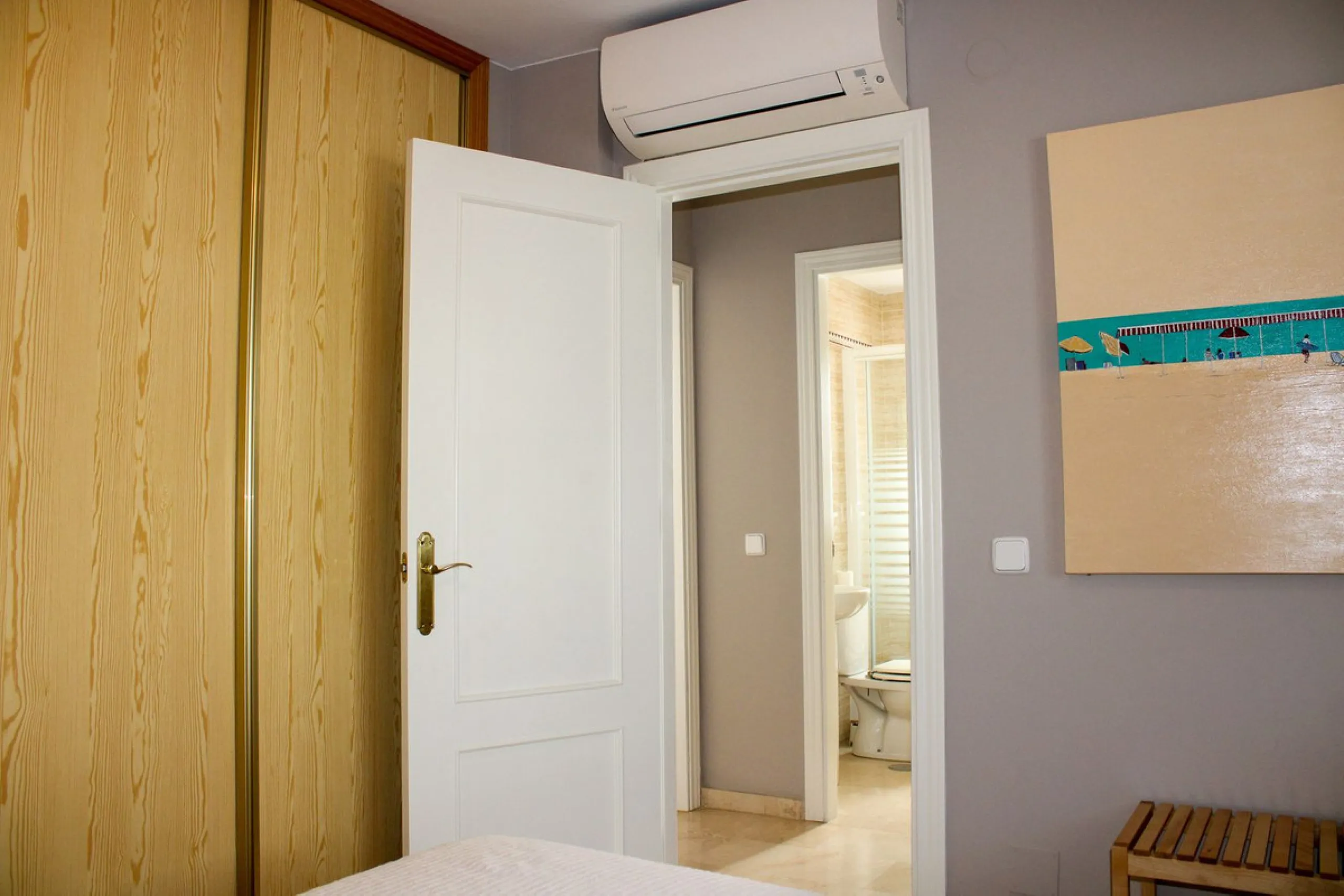 Modern spacious apartment in excellent condition with large terrace in Nerja, only 5 minutes walk to Burriana beach.