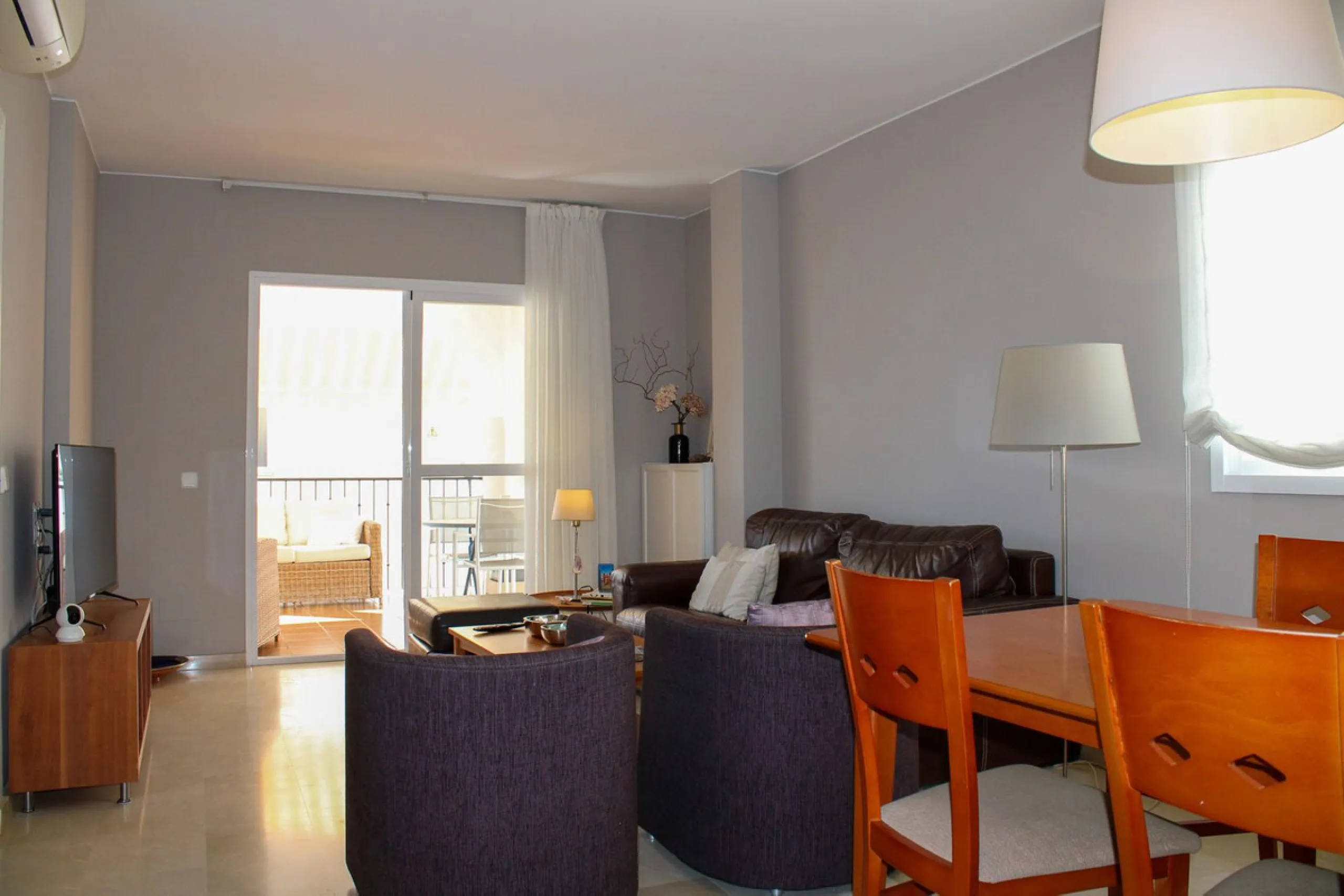 Modern spacious apartment in excellent condition with large terrace in Nerja, only 5 minutes walk to Burriana beach.
