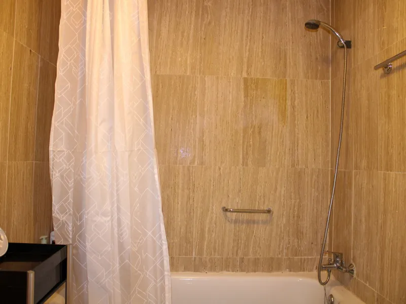 Modern spacious apartment in excellent condition with large terrace in Nerja, only 5 minutes walk to Burriana beach.