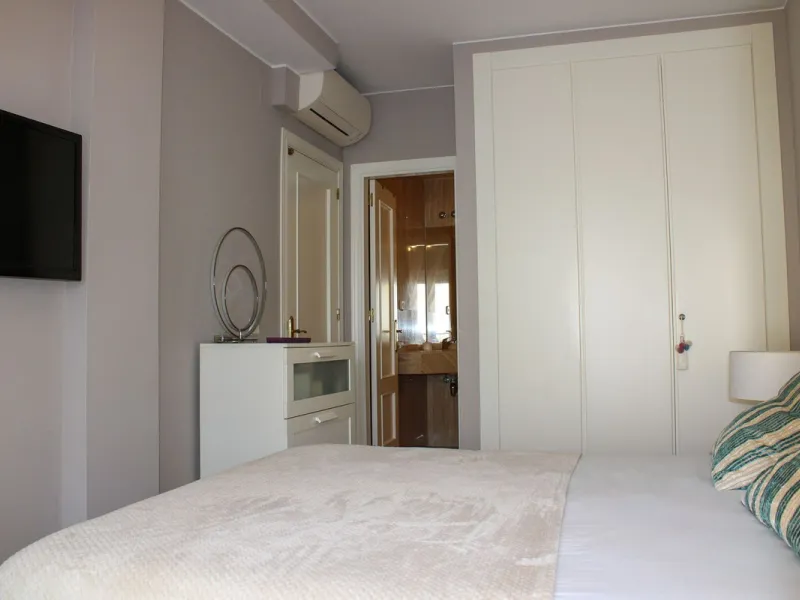 Modern spacious apartment in excellent condition with large terrace in Nerja, only 5 minutes walk to Burriana beach.