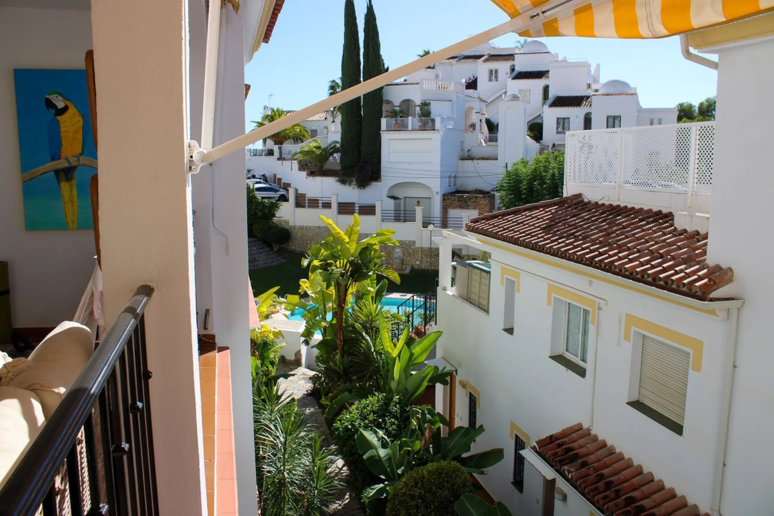 Modern spacious apartment in excellent condition with large terrace in Nerja, only 5 minutes walk to Burriana beach.