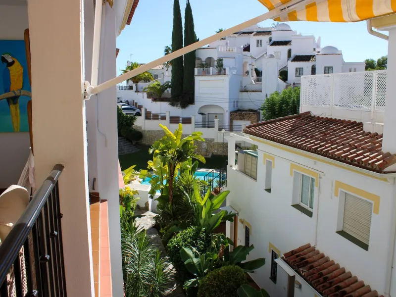Modern spacious apartment in excellent condition with large terrace in Nerja, only 5 minutes walk to Burriana beach.
