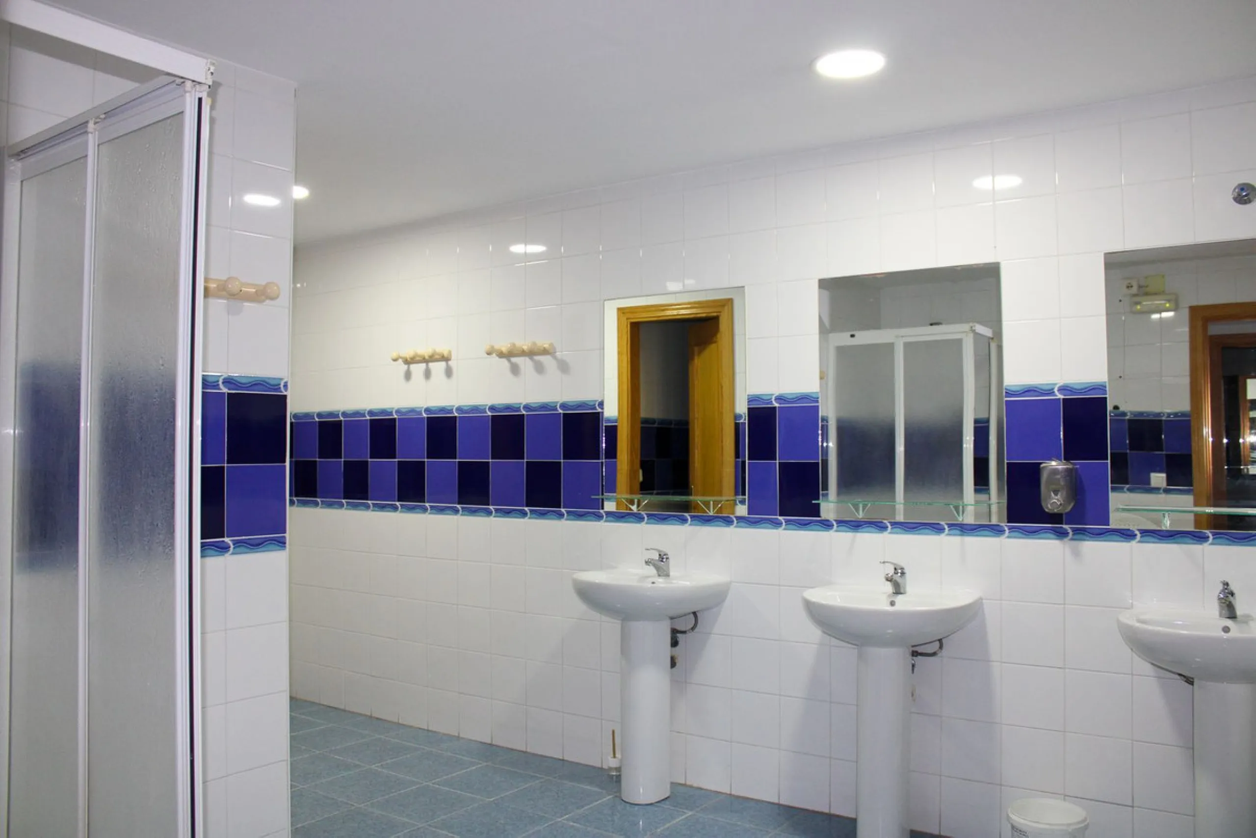 Modern spacious apartment in excellent condition with large terrace in Nerja, only 5 minutes walk to Burriana beach.
