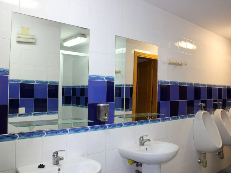 Modern spacious apartment in excellent condition with large terrace in Nerja, only 5 minutes walk to Burriana beach.