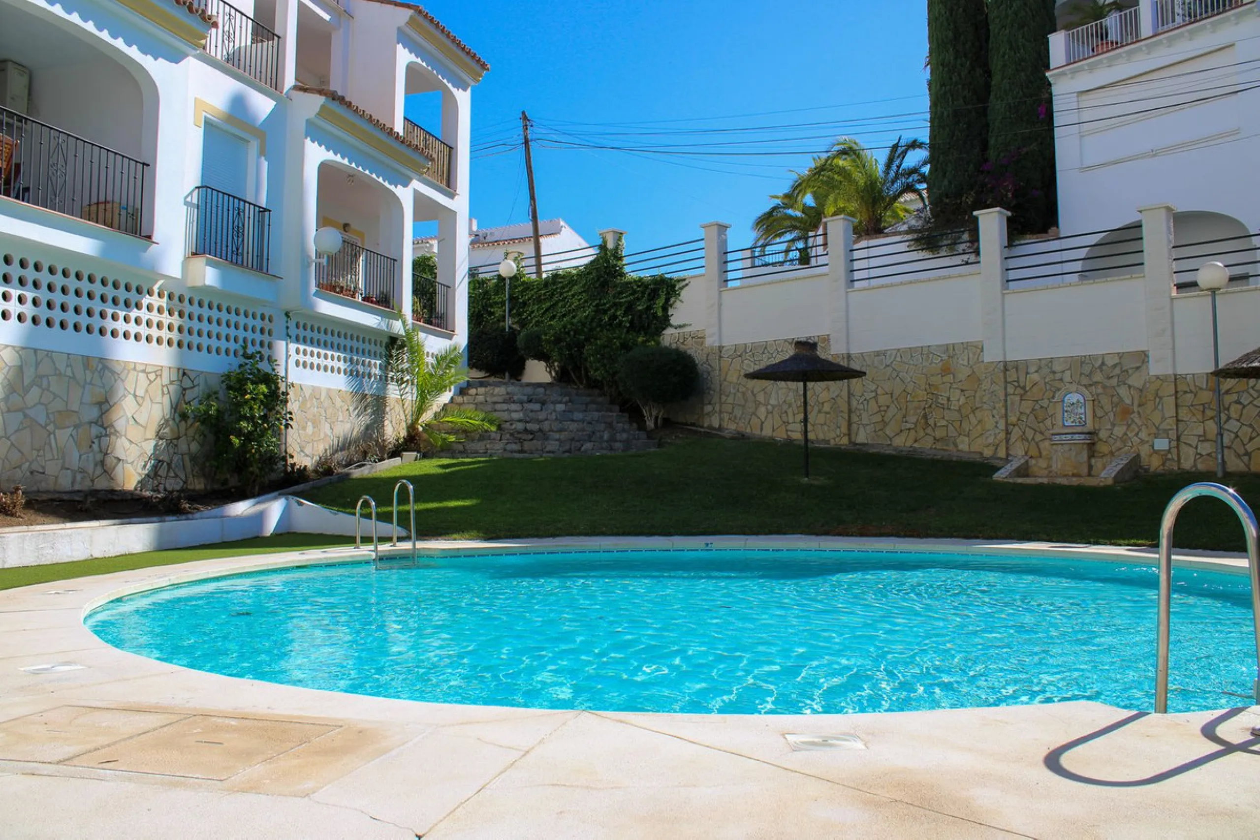 Modern spacious apartment in excellent condition with large terrace in Nerja, only 5 minutes walk to Burriana beach.