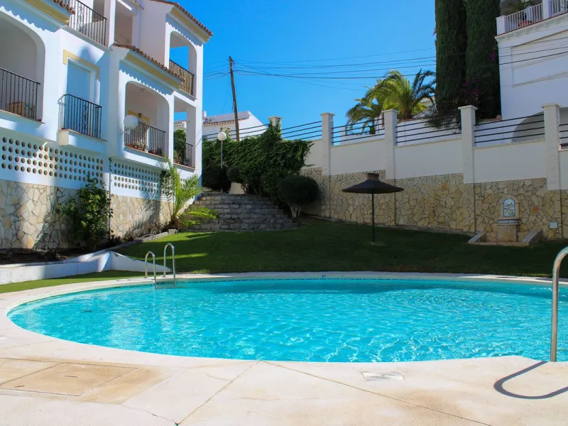 Modern spacious apartment in excellent condition with large terrace in Nerja, only 5 minutes walk to Burriana beach.