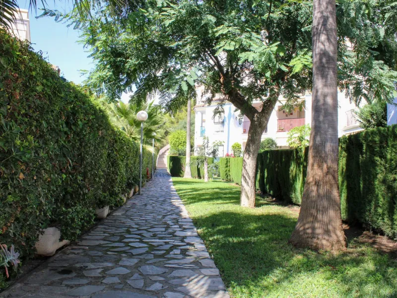 Modern spacious apartment in excellent condition with large terrace in Nerja, only 5 minutes walk to Burriana beach.