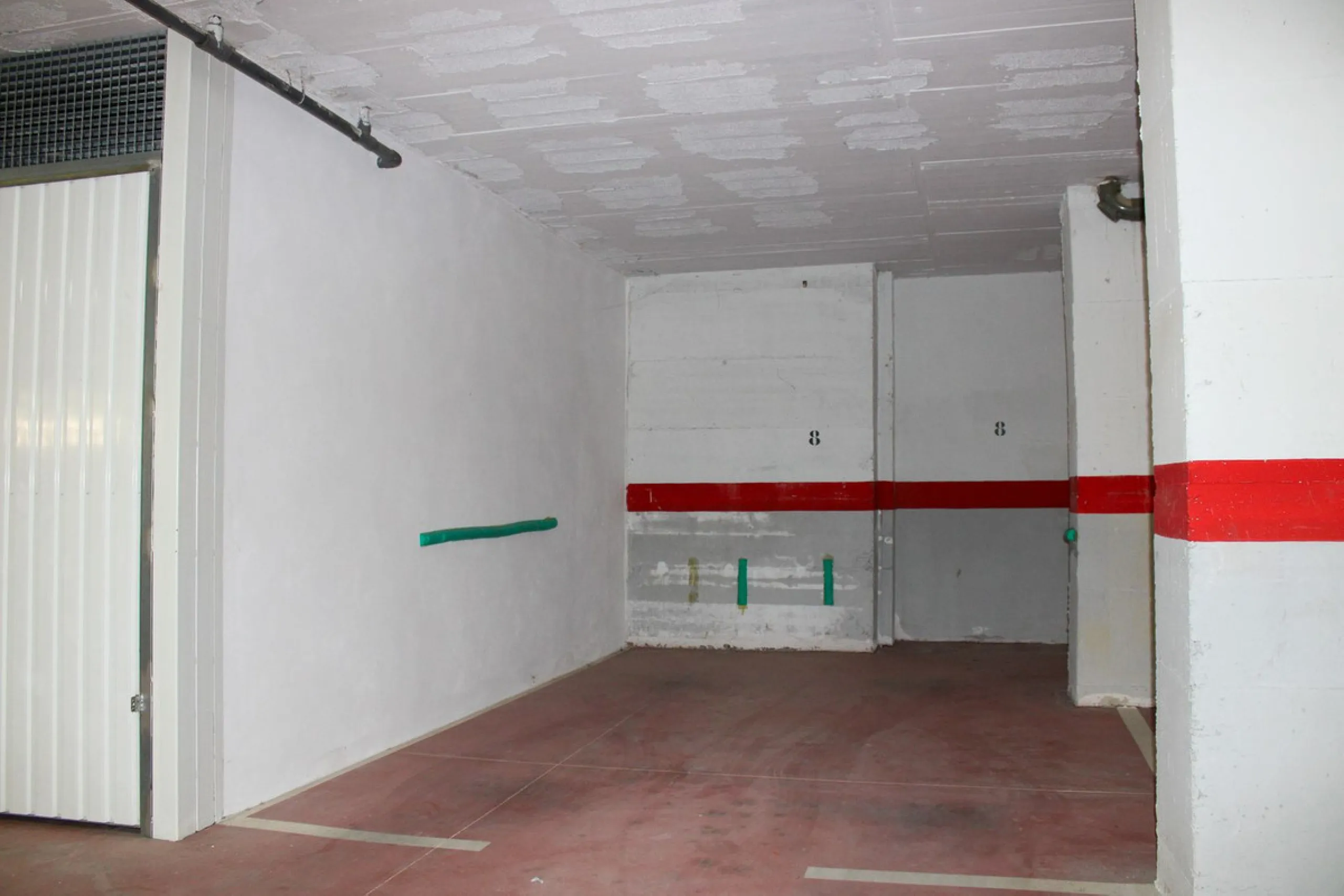 Modern spacious apartment in excellent condition with large terrace in Nerja, only 5 minutes walk to Burriana beach.