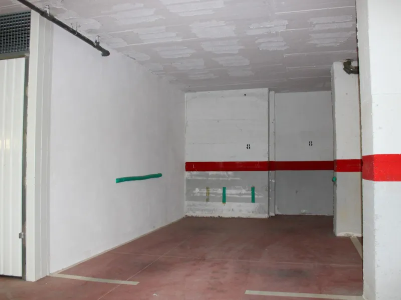Modern spacious apartment in excellent condition with large terrace in Nerja, only 5 minutes walk to Burriana beach.