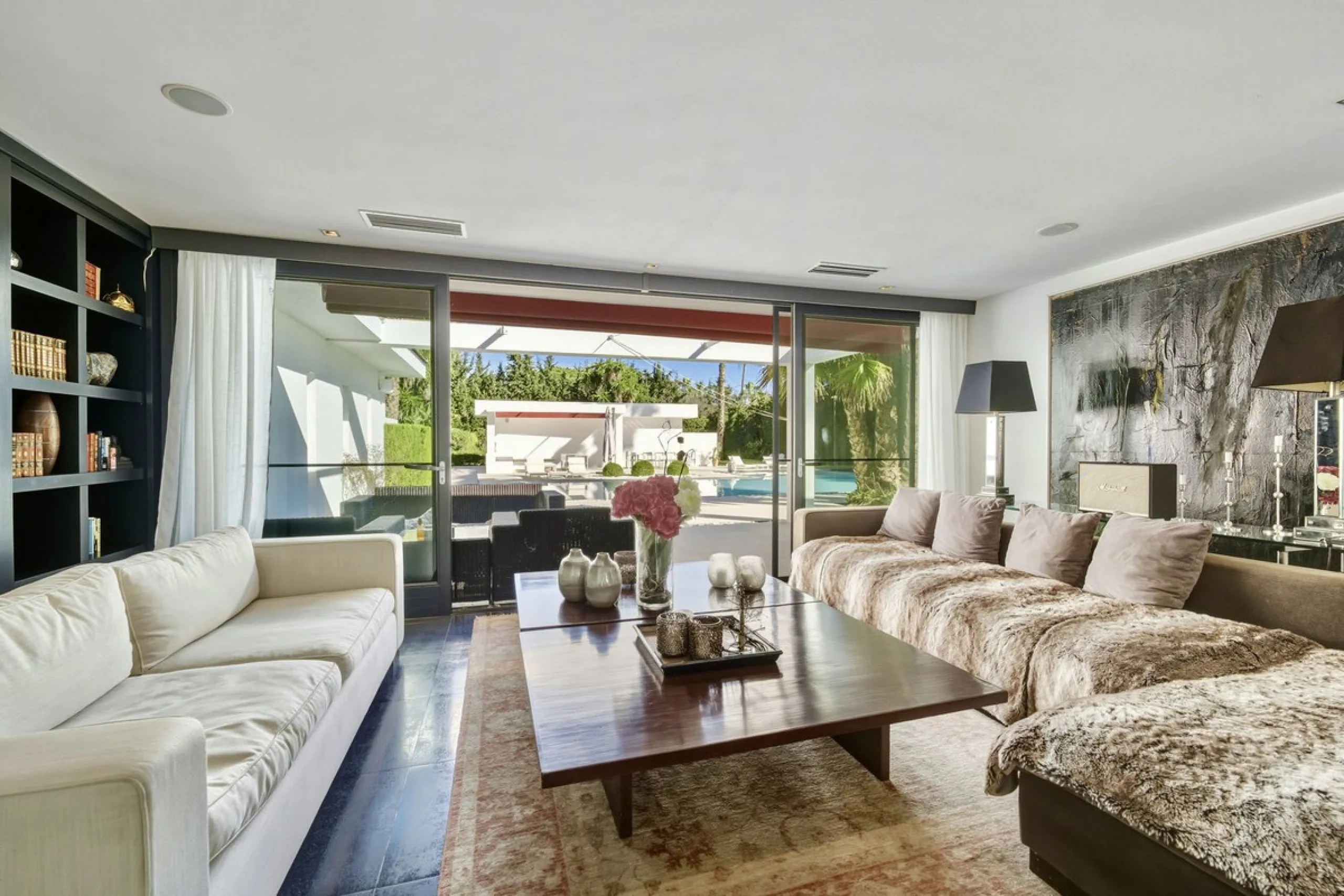 Spectacular villa just 300 metres from the beach