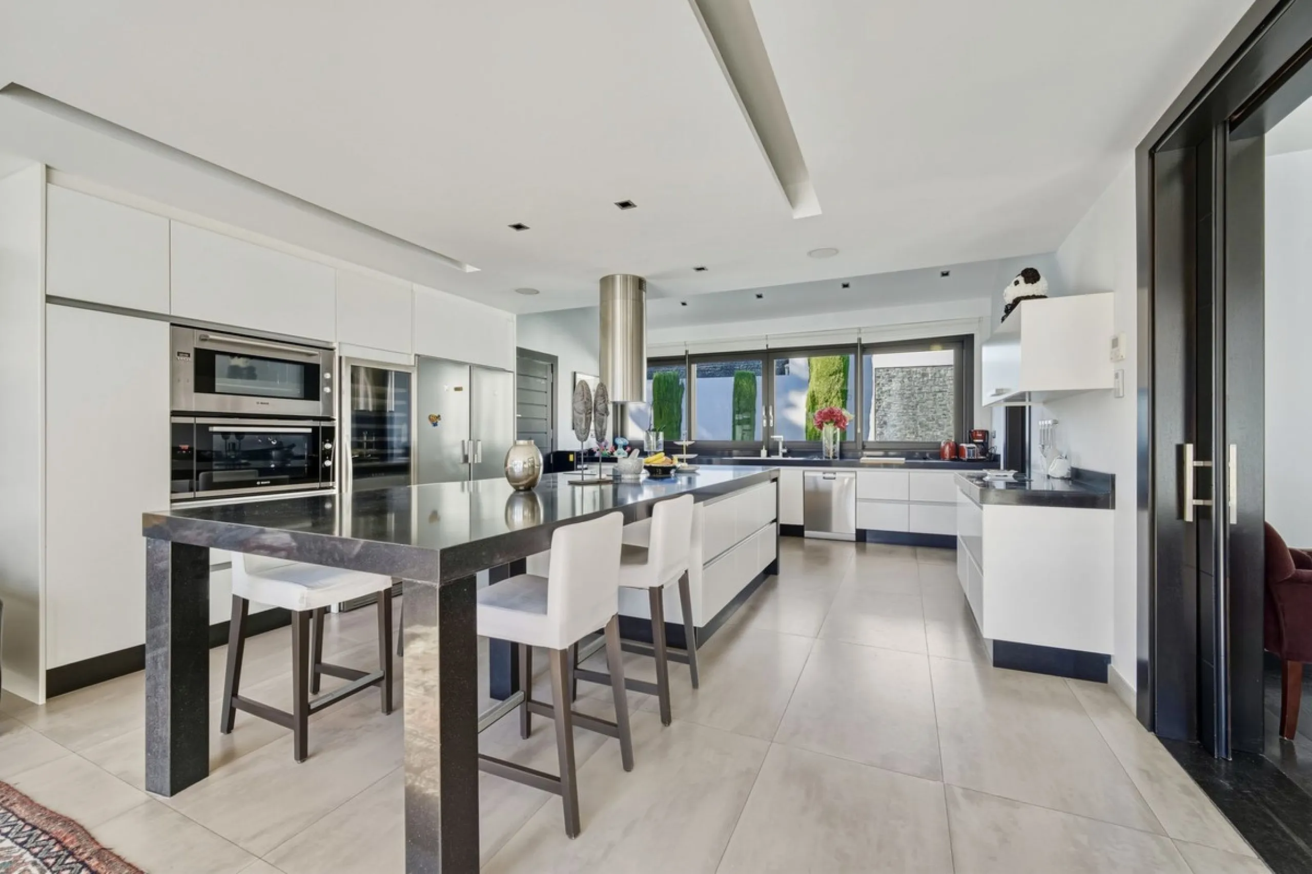 Spectacular villa just 300 metres from the beach