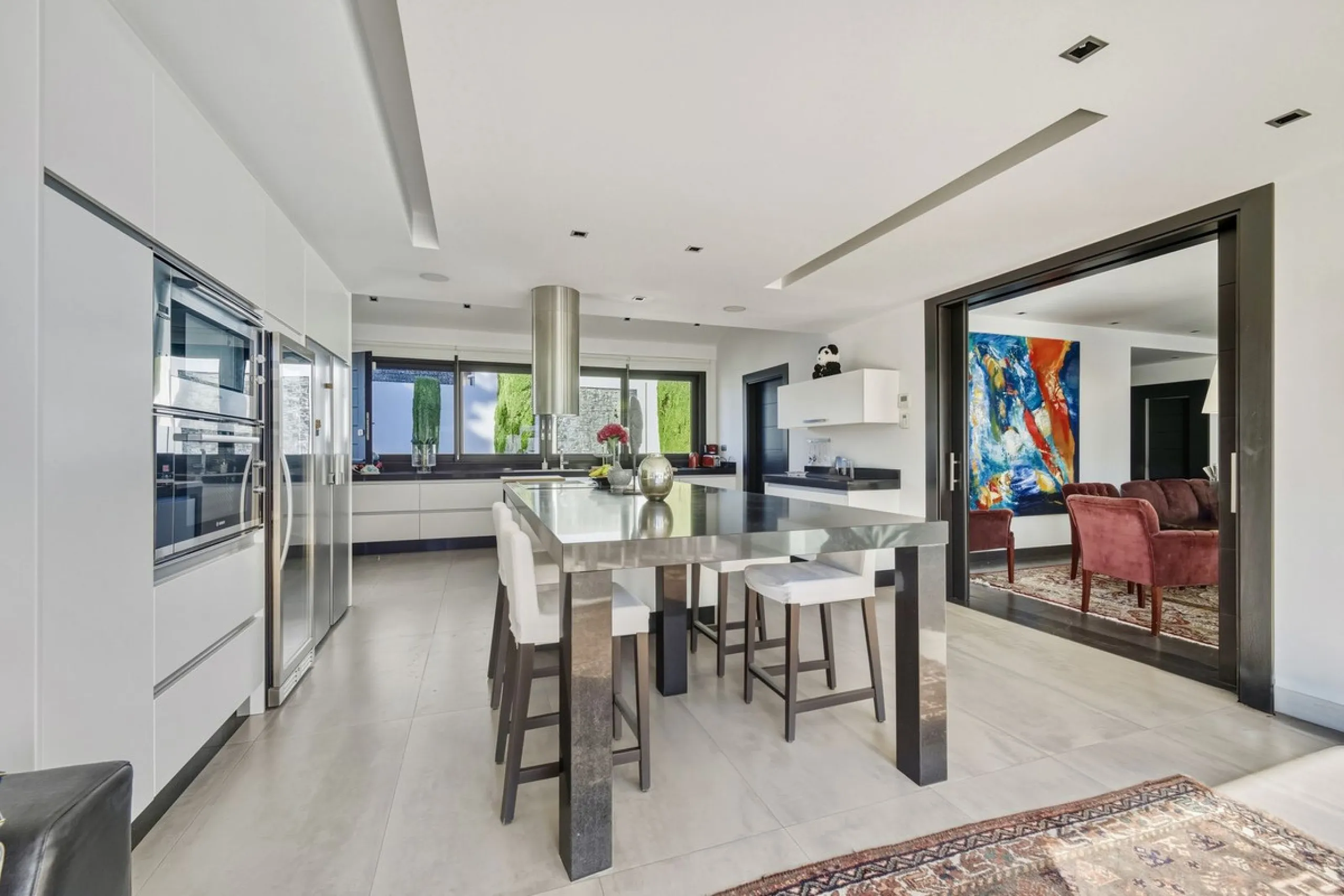 Spectacular villa just 300 metres from the beach