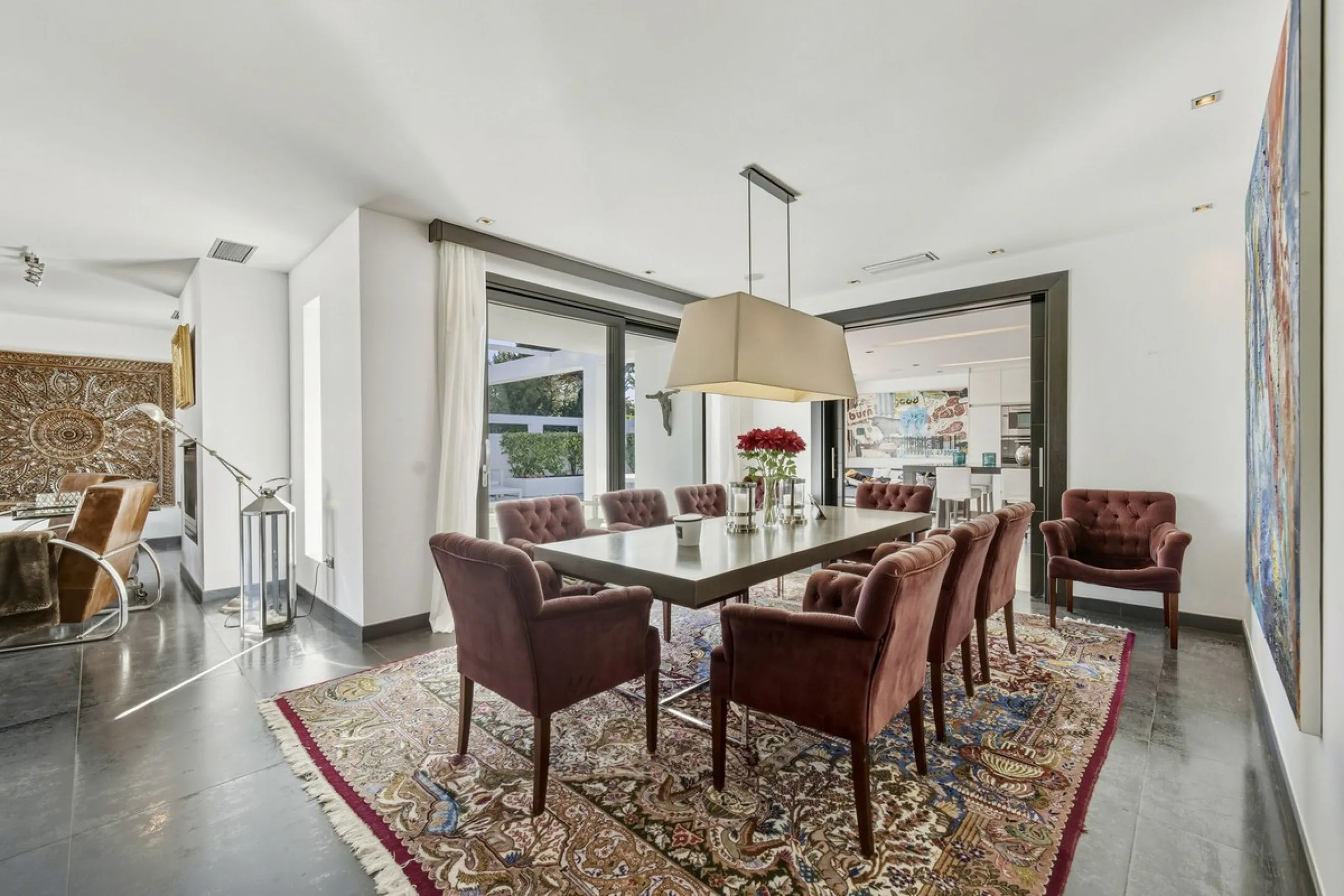 Spectacular villa just 300 metres from the beach