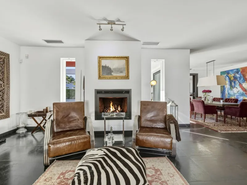 Spectacular villa just 300 metres from the beach