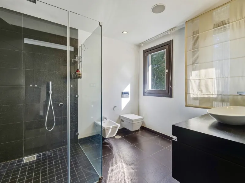 Spectacular villa just 300 metres from the beach