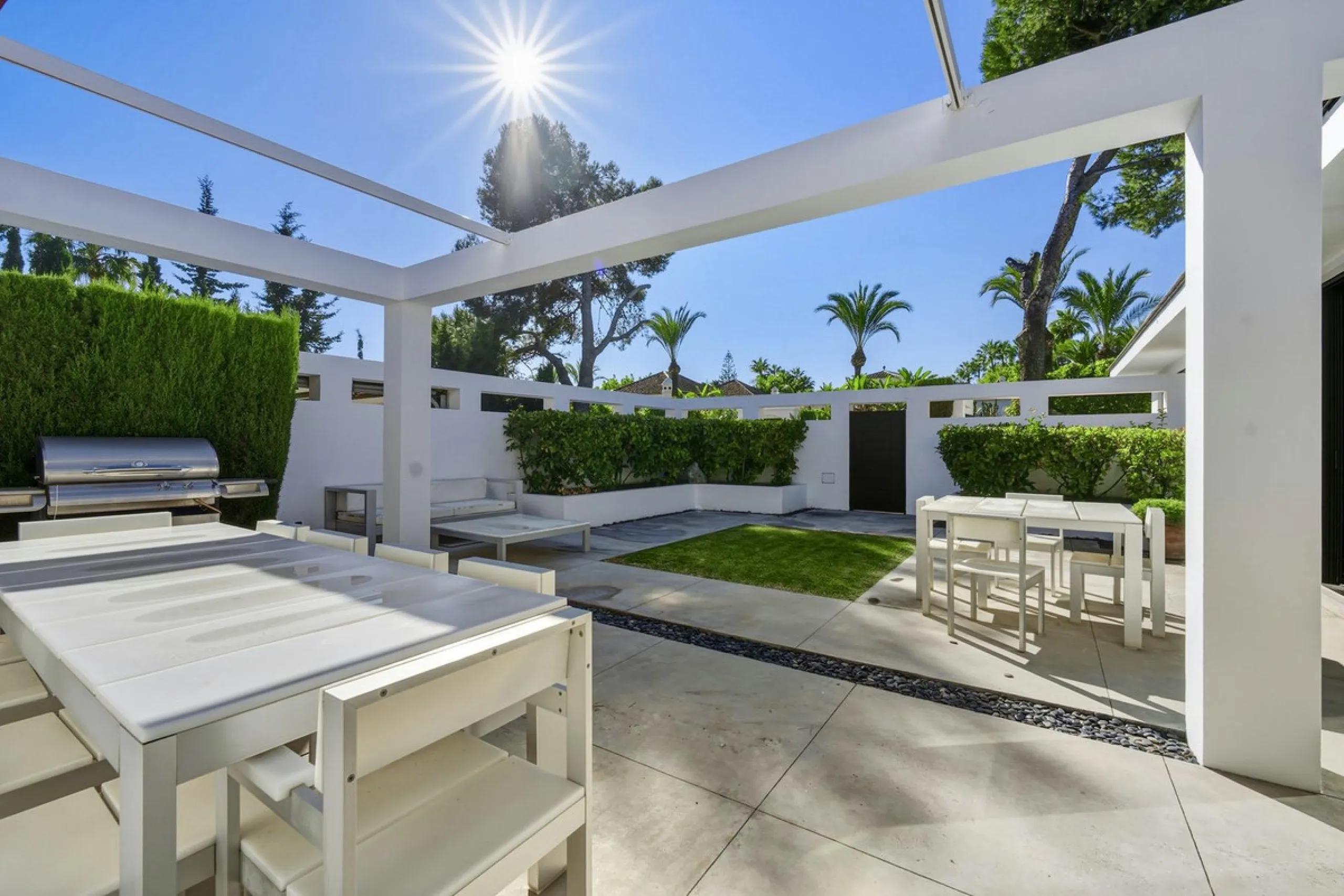 Spectacular villa just 300 metres from the beach
