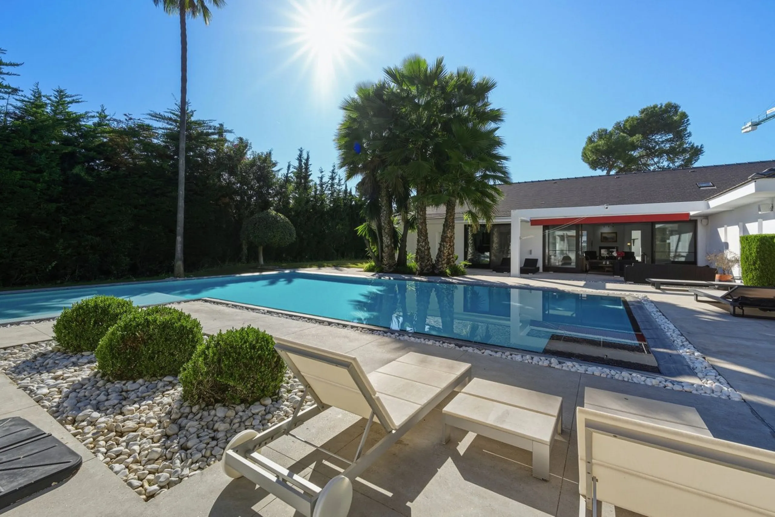 Spectacular villa just 300 metres from the beach