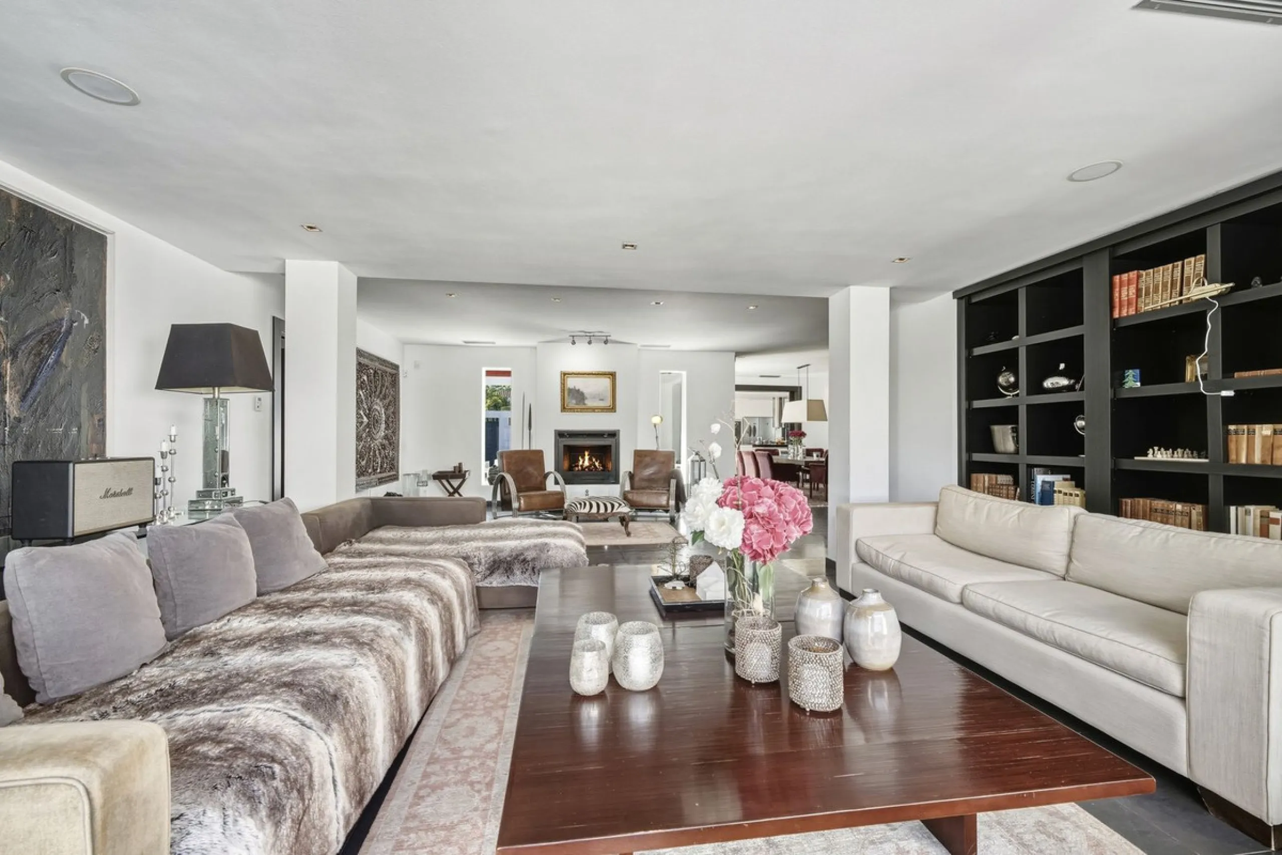 Spectacular villa just 300 metres from the beach